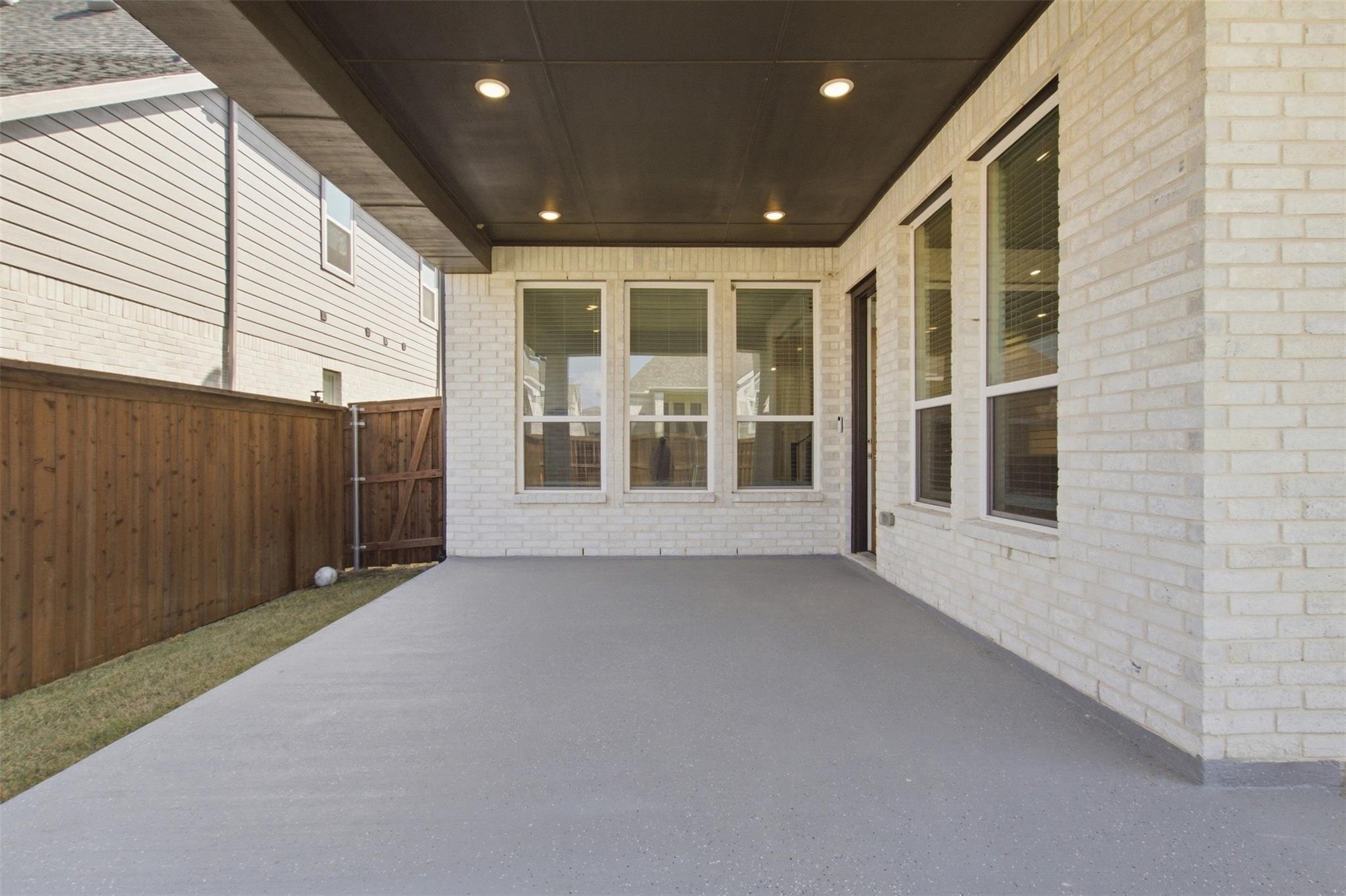 main property photo 33