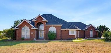 image of property with 4 Bed | 2 Bath | 2,333 Sqft