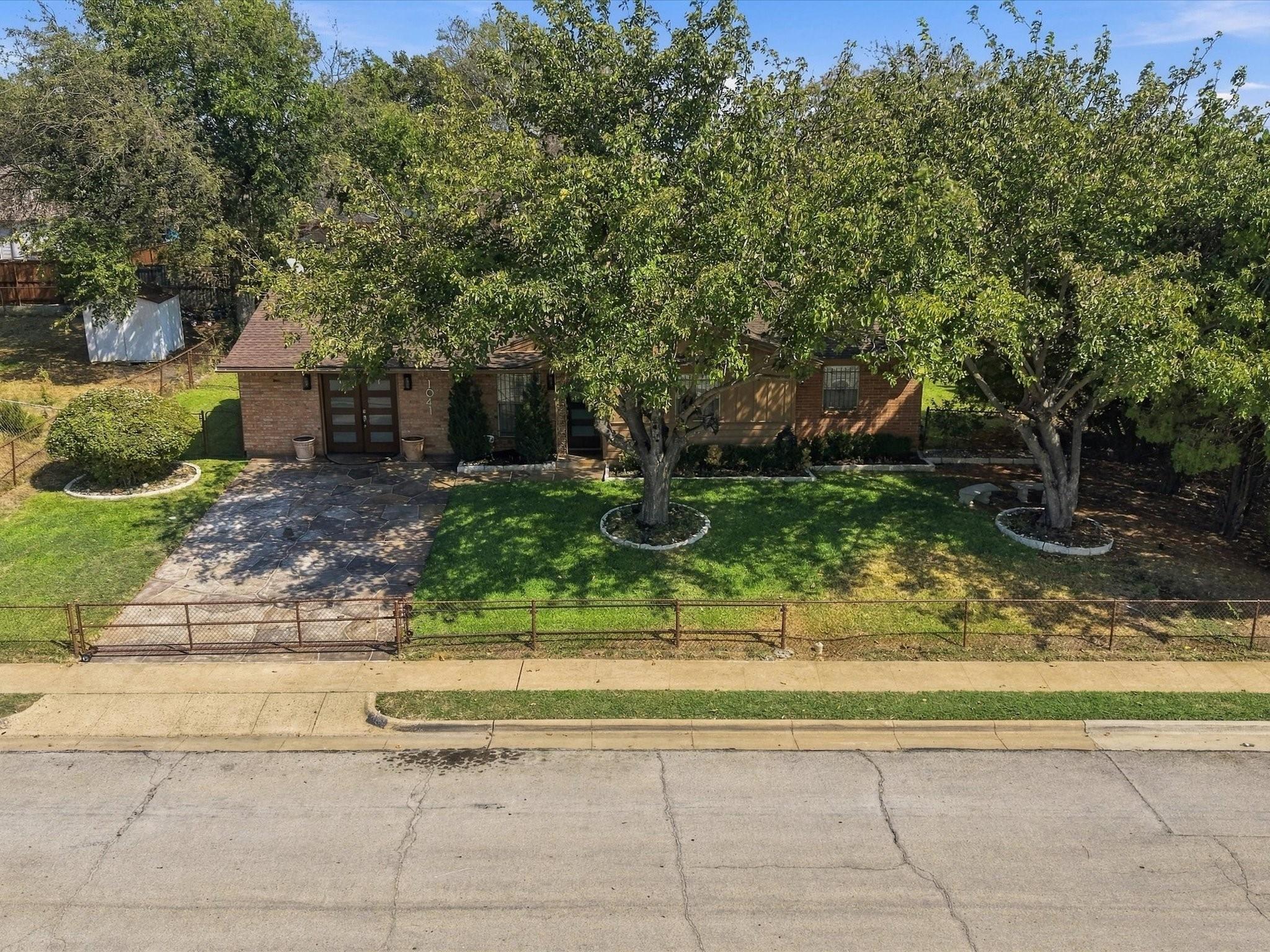main property photo 23