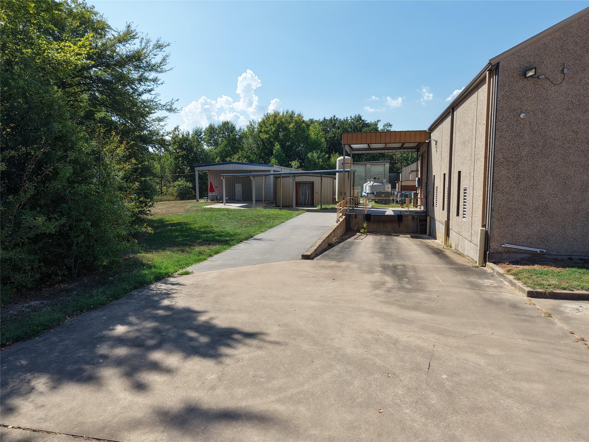 main property photo 37