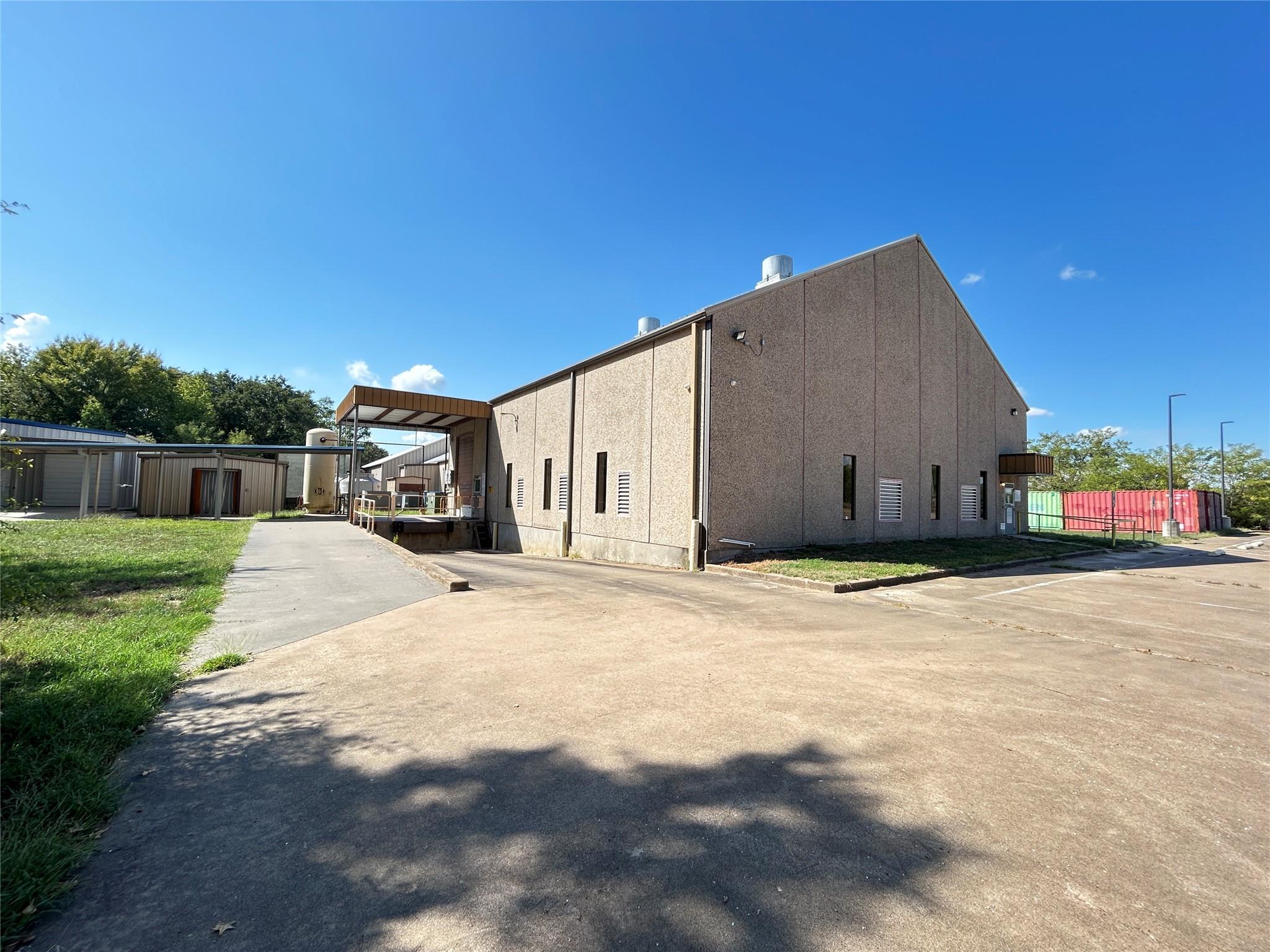 main property photo 8