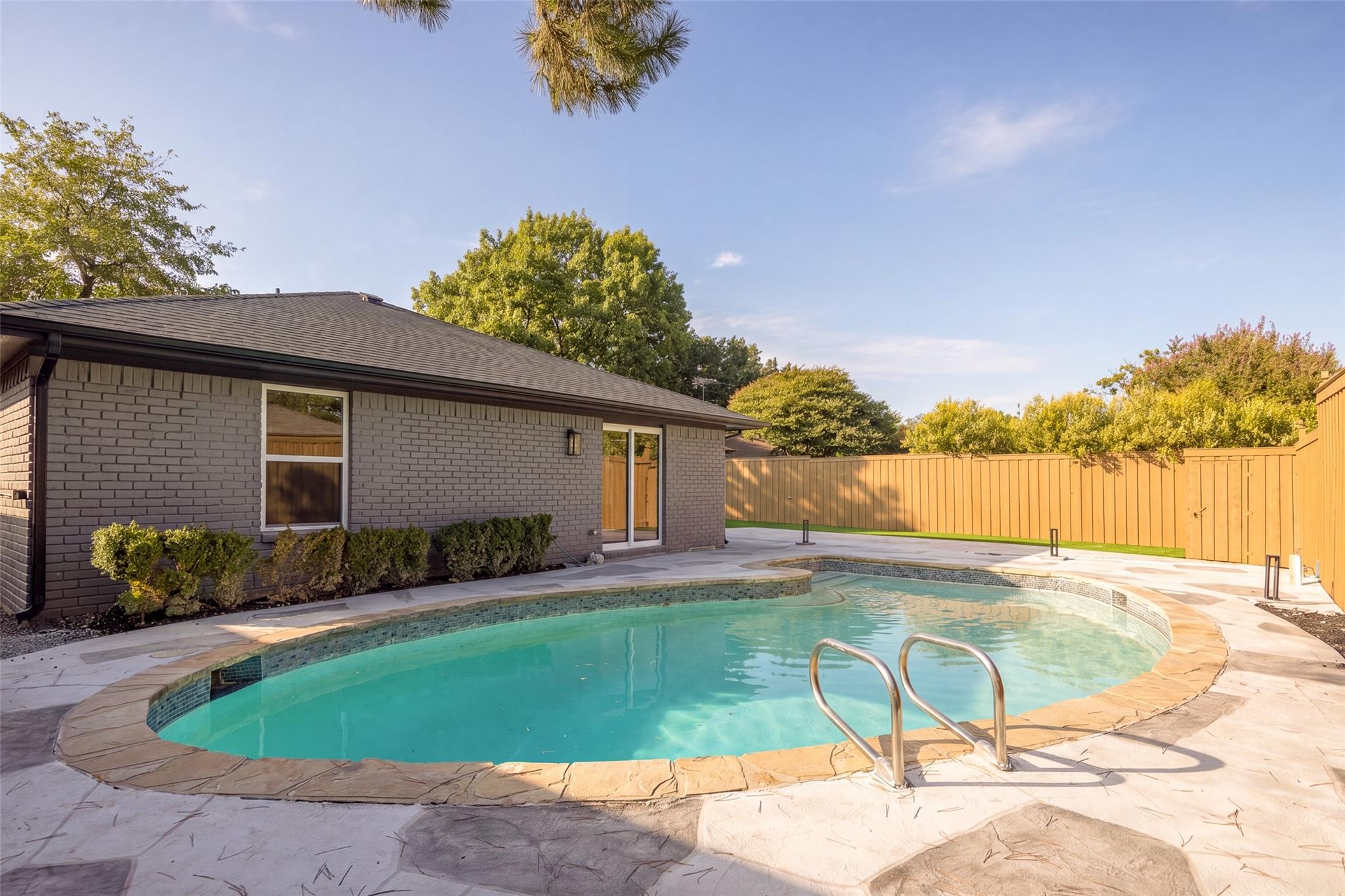 main property photo 28