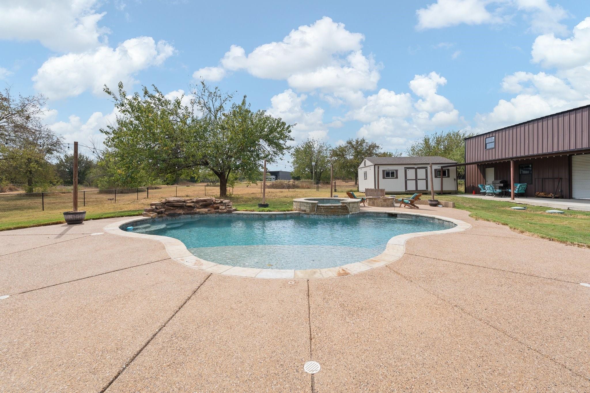 main property photo 36