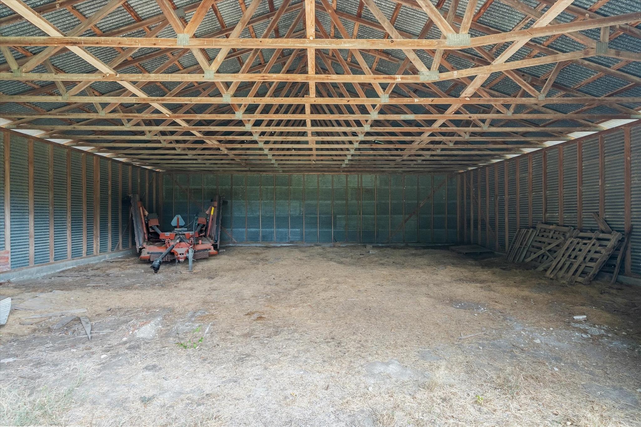 main property photo 37