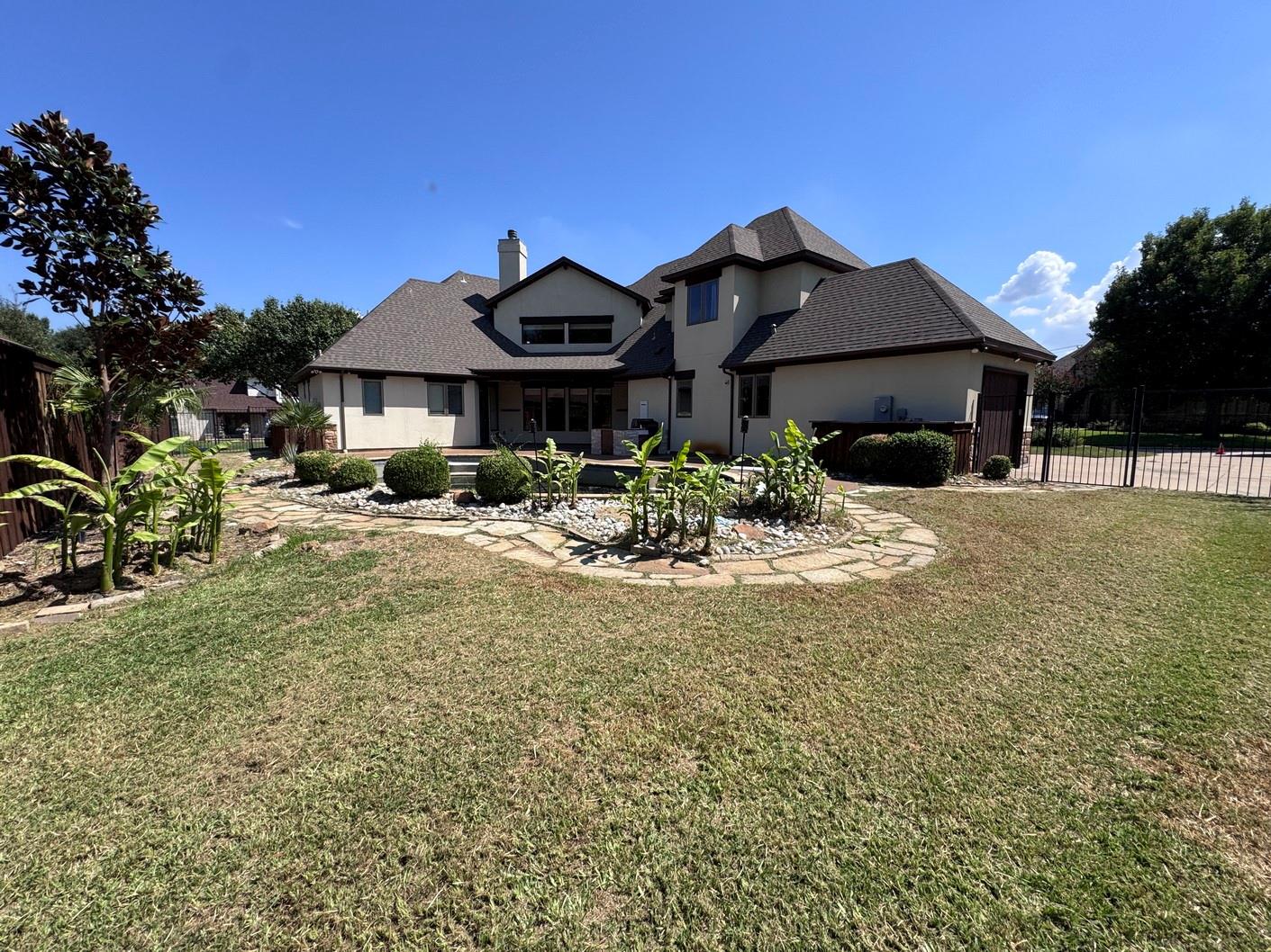 main property photo 6