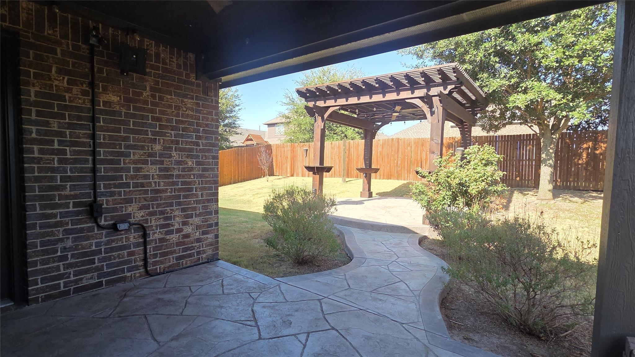main property photo 25