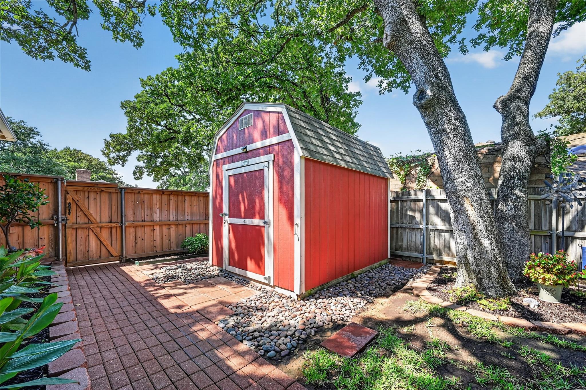 main property photo 22