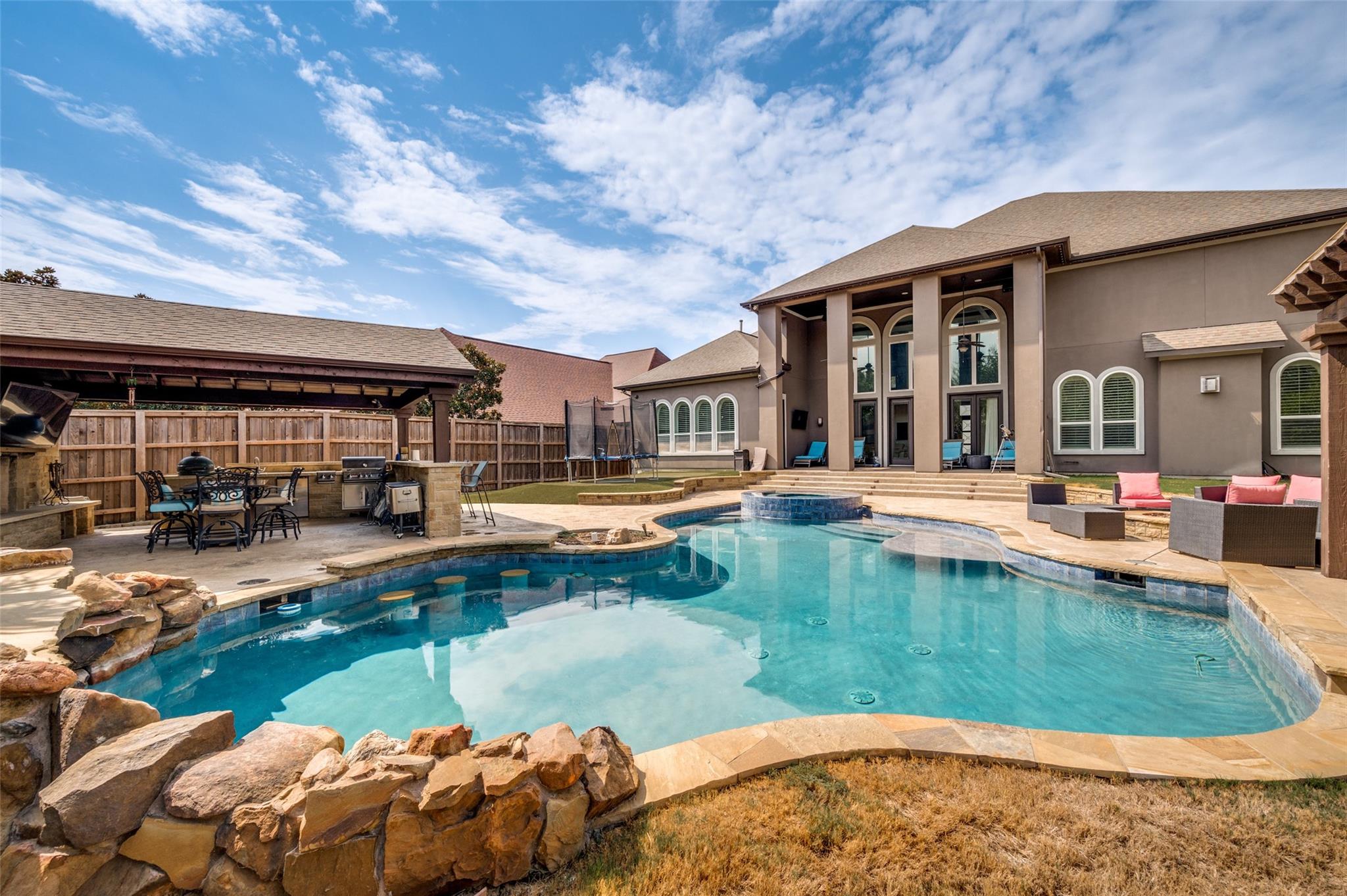 main property photo 31
