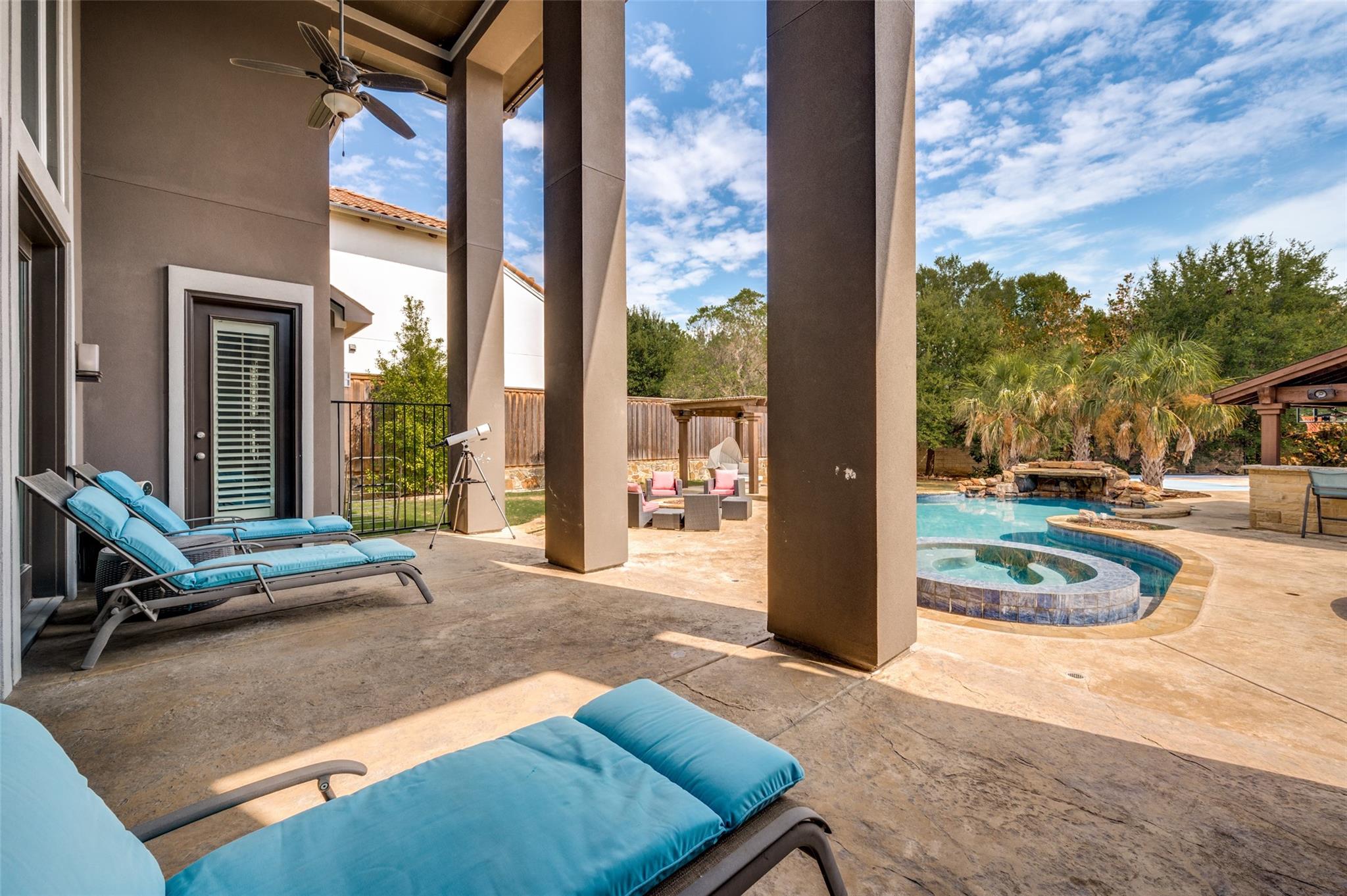 main property photo 32
