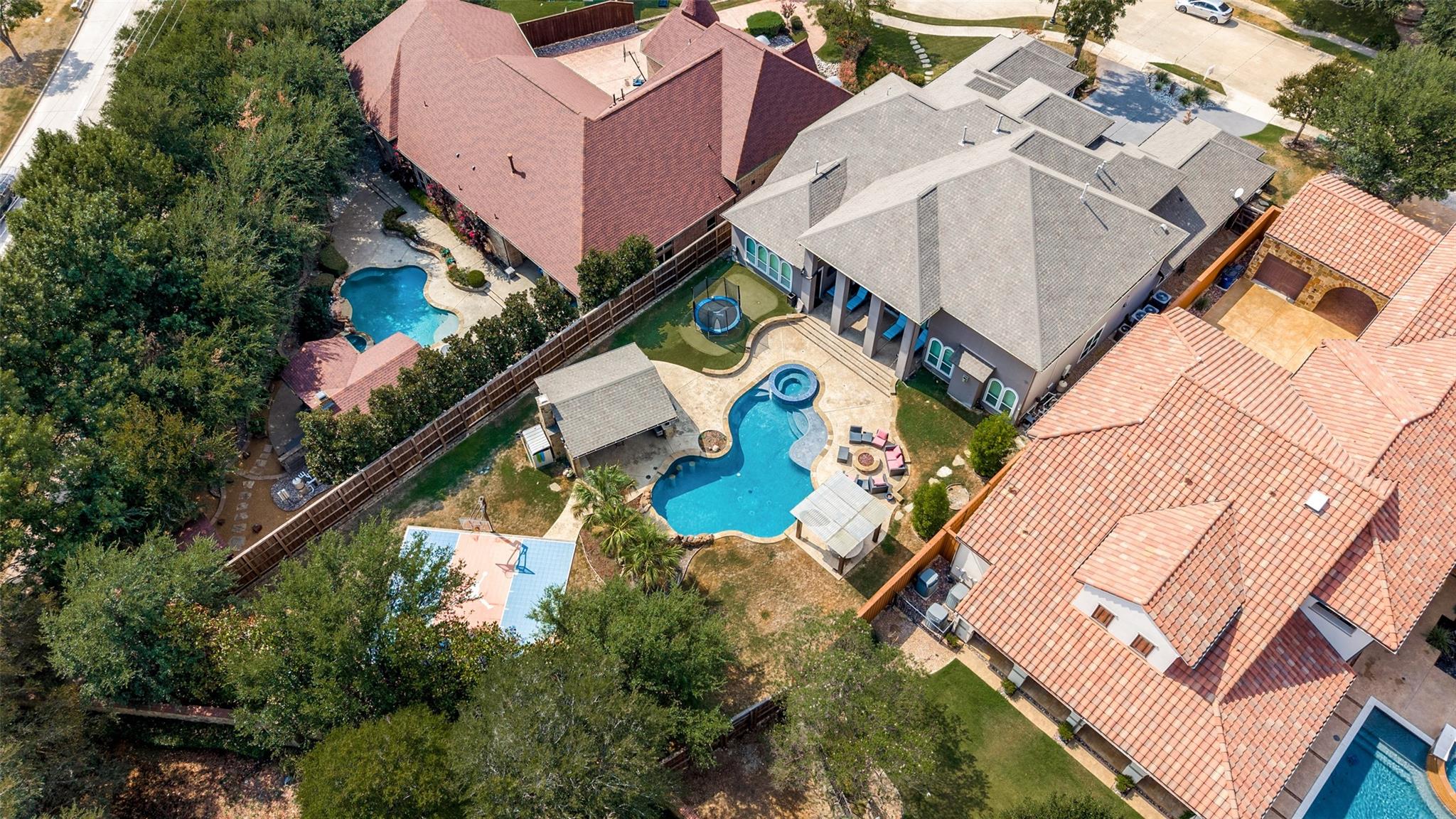 main property photo 39