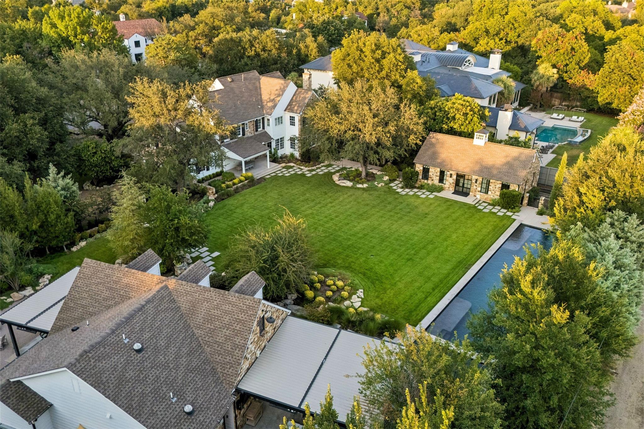 main property photo 37