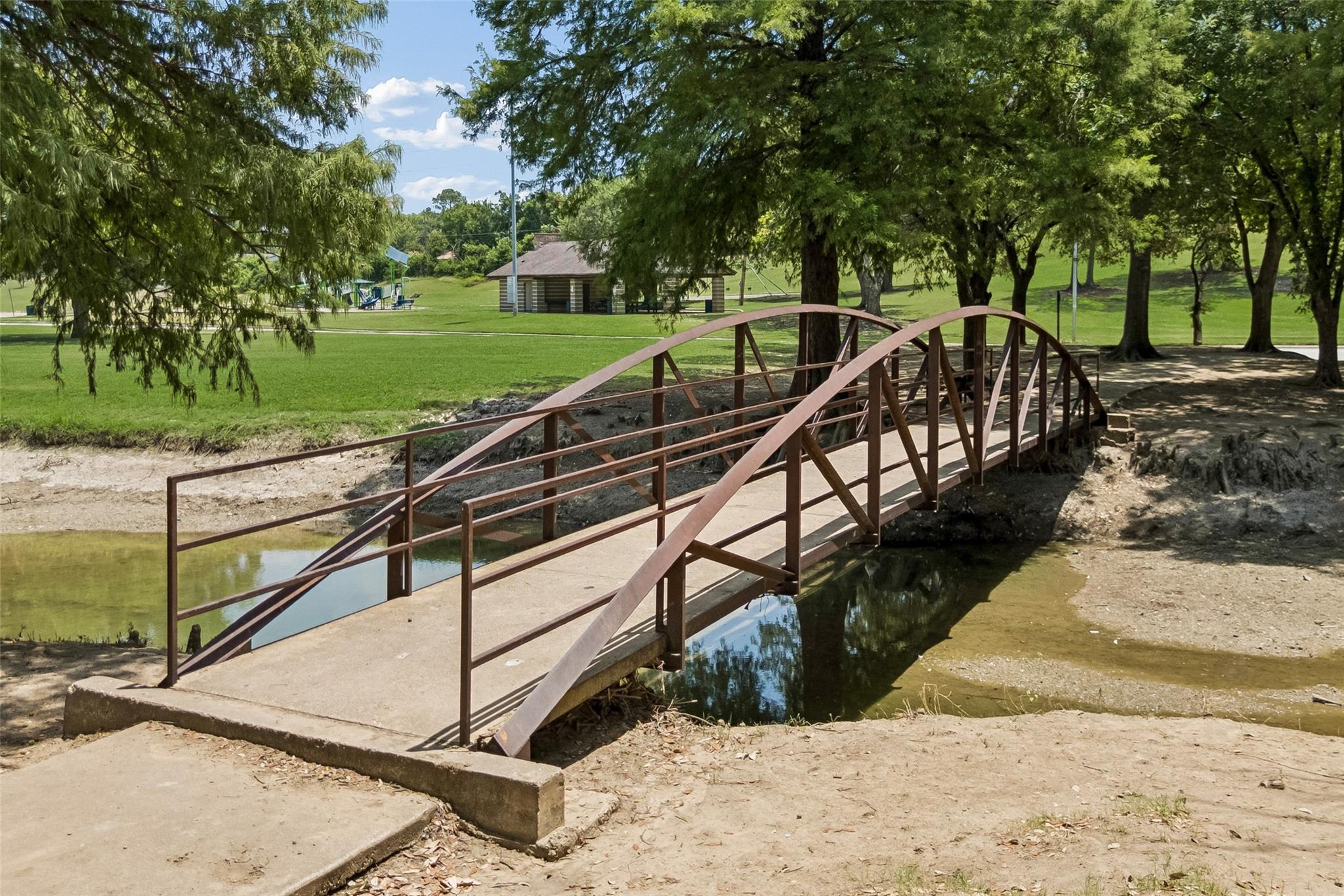 main property photo 30