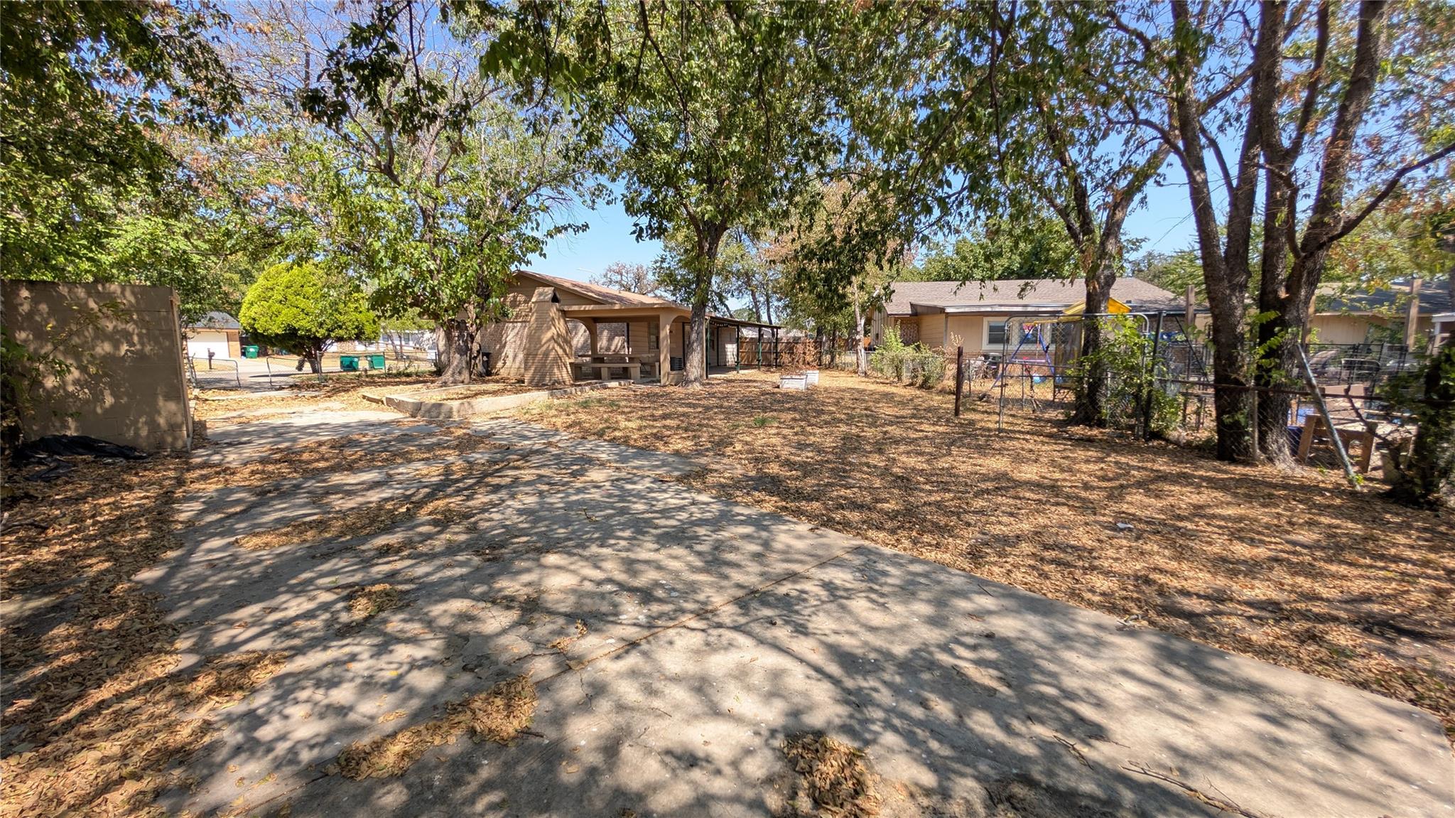 main property photo 27