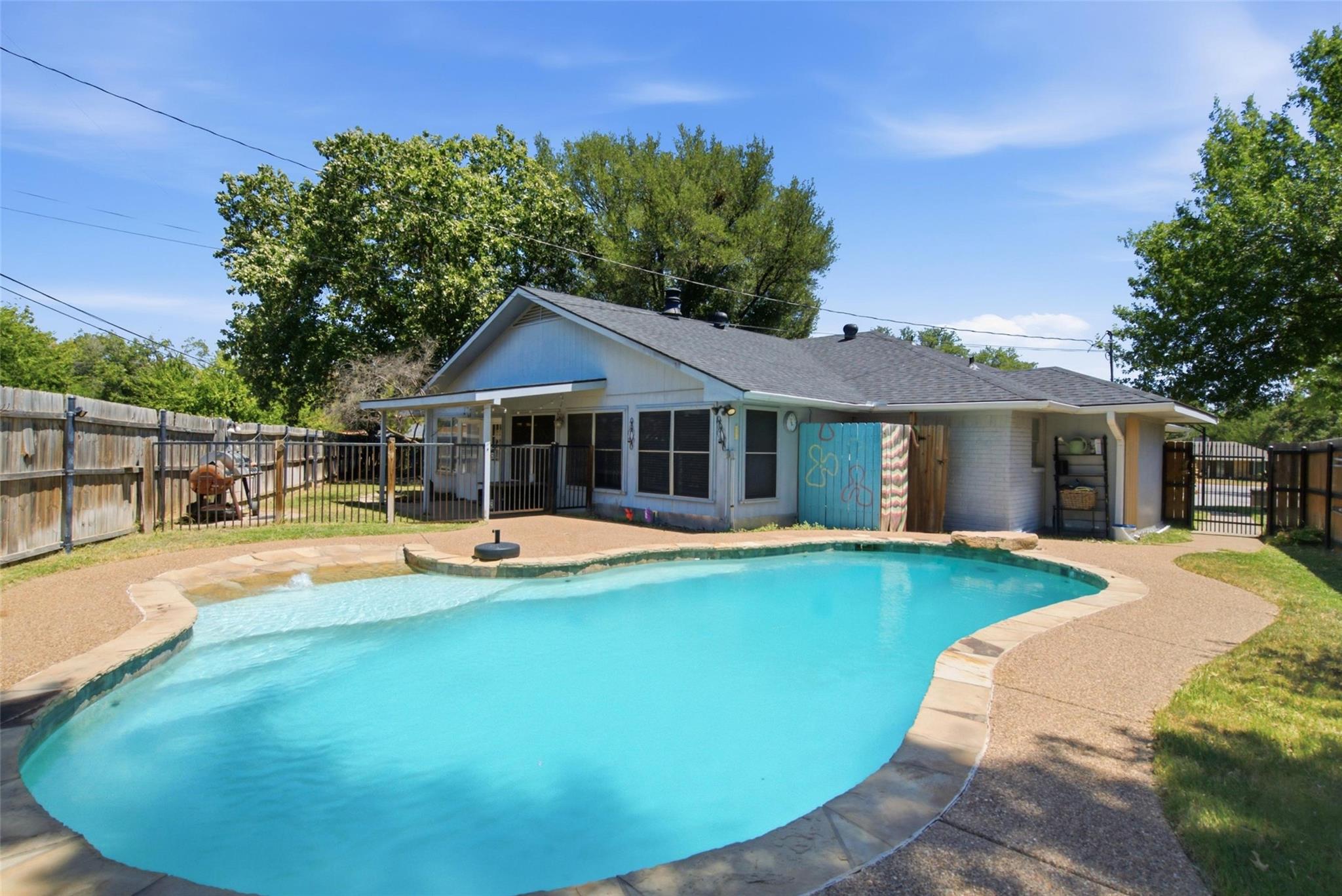 main property photo 26