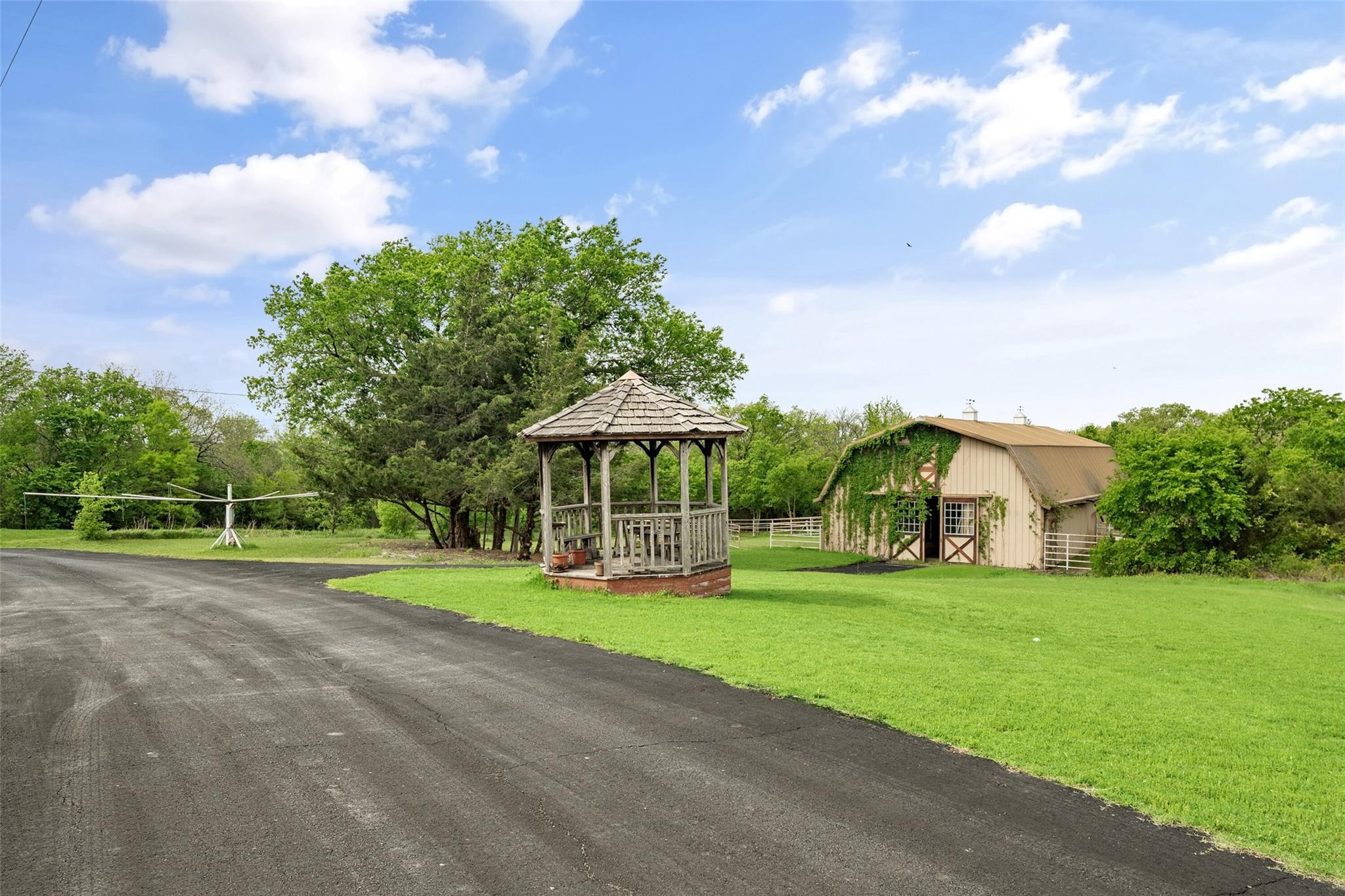 main property photo 22