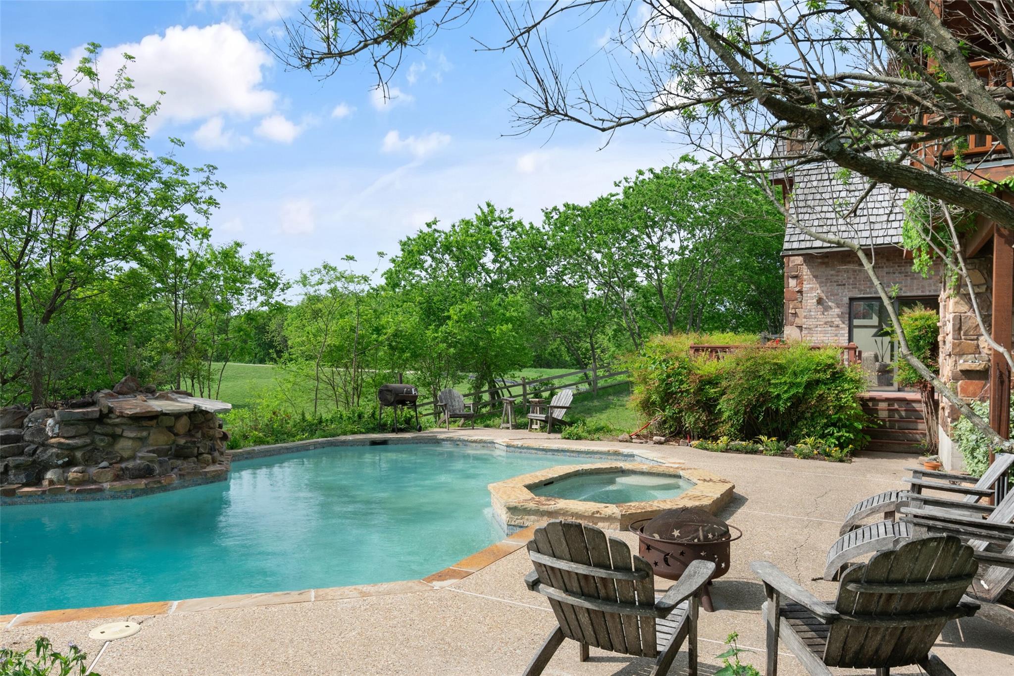 main property photo 23