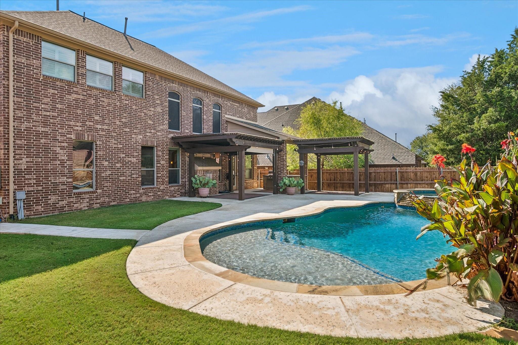 main property photo 30