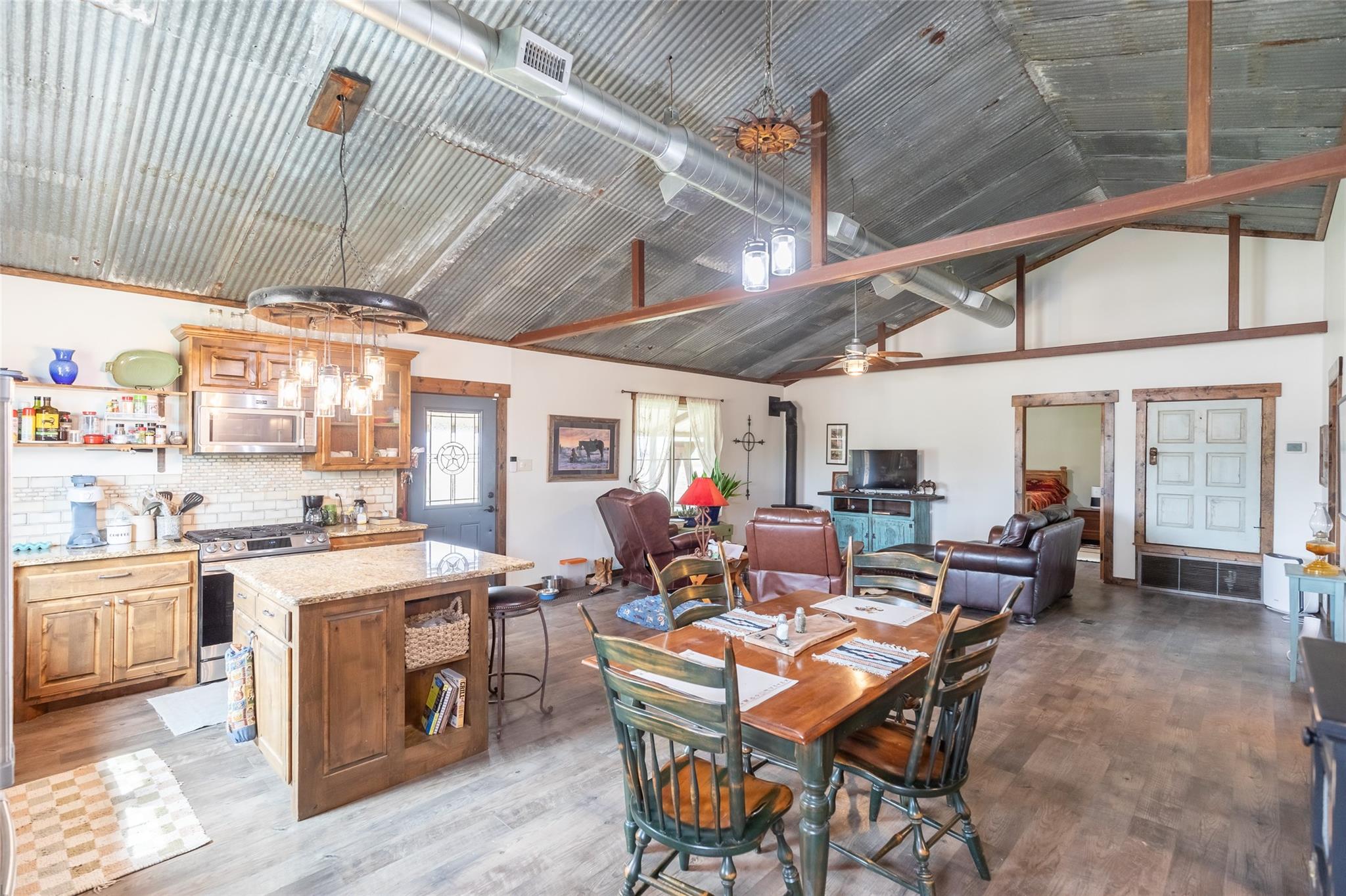 main property photo 27