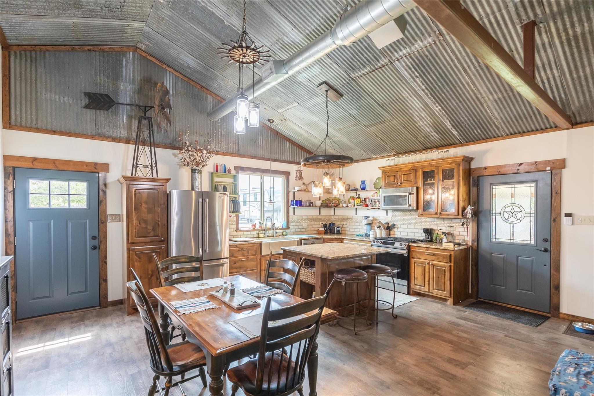 main property photo 28