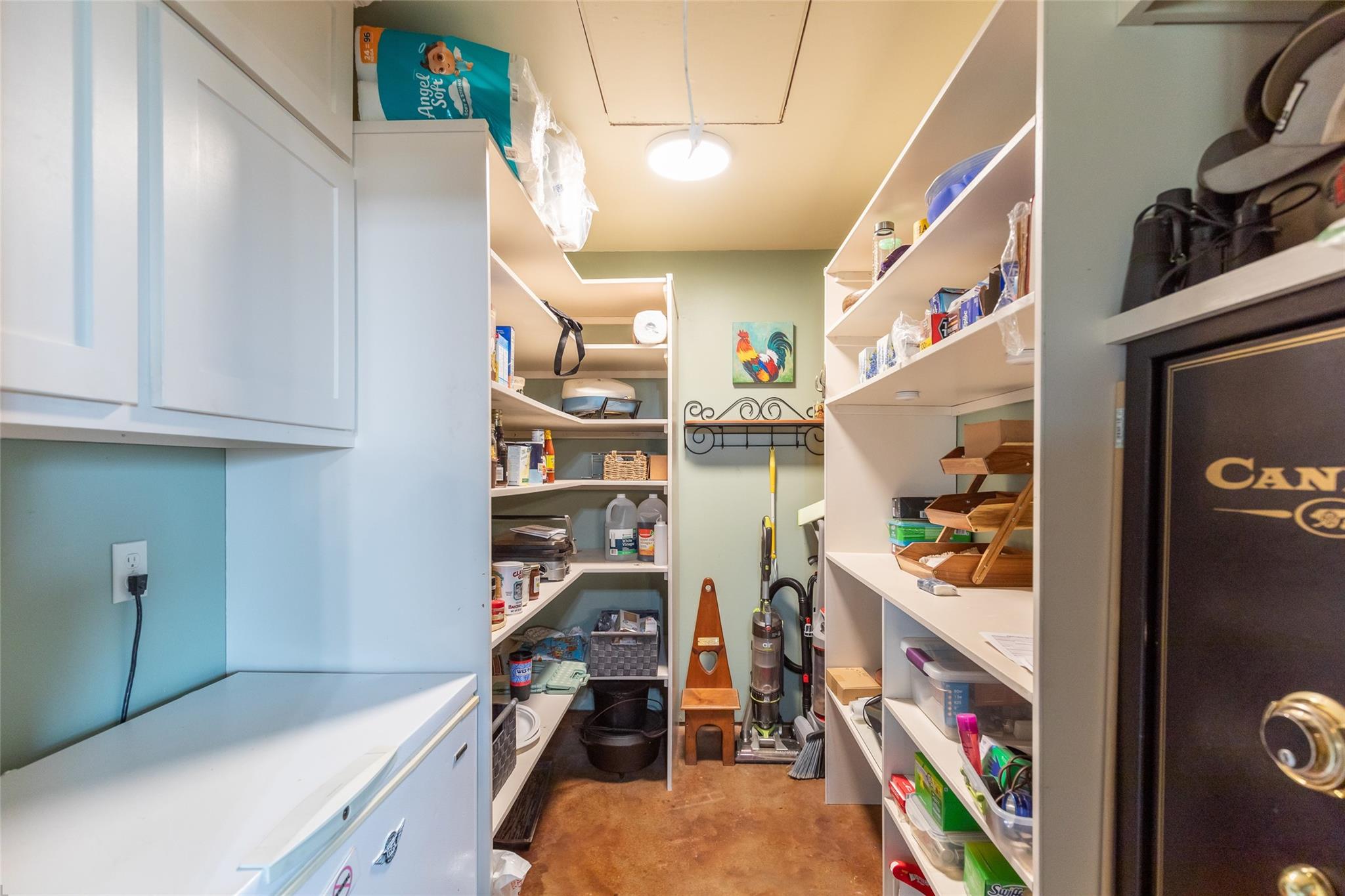 main property photo 37