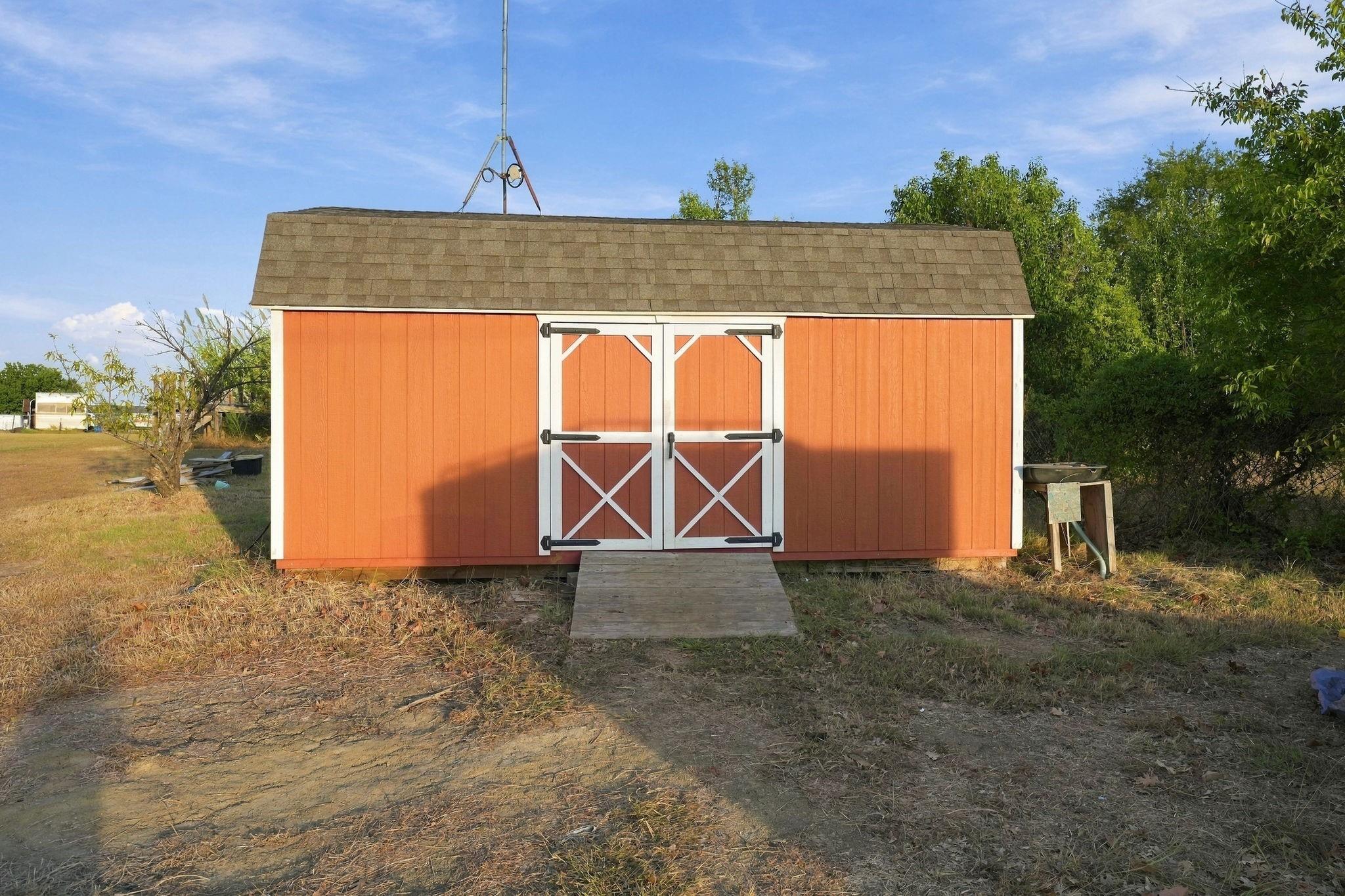 main property photo 9