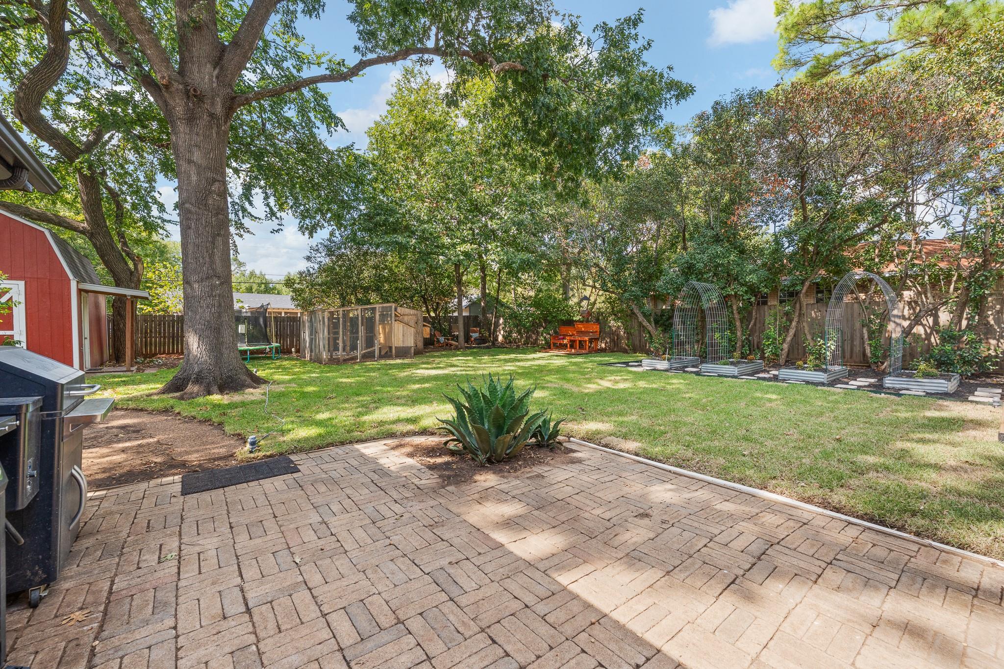main property photo 32
