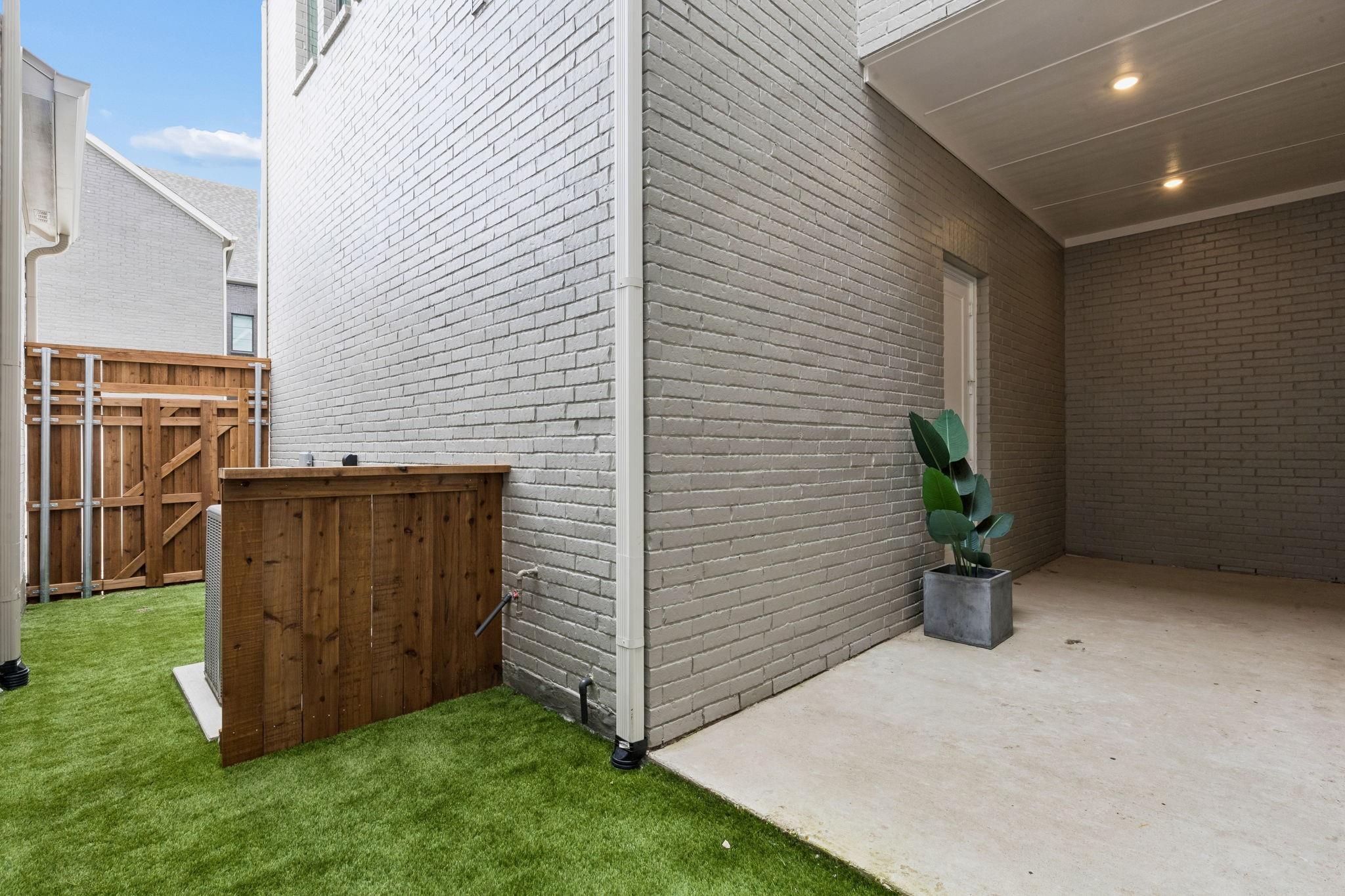 main property photo 29