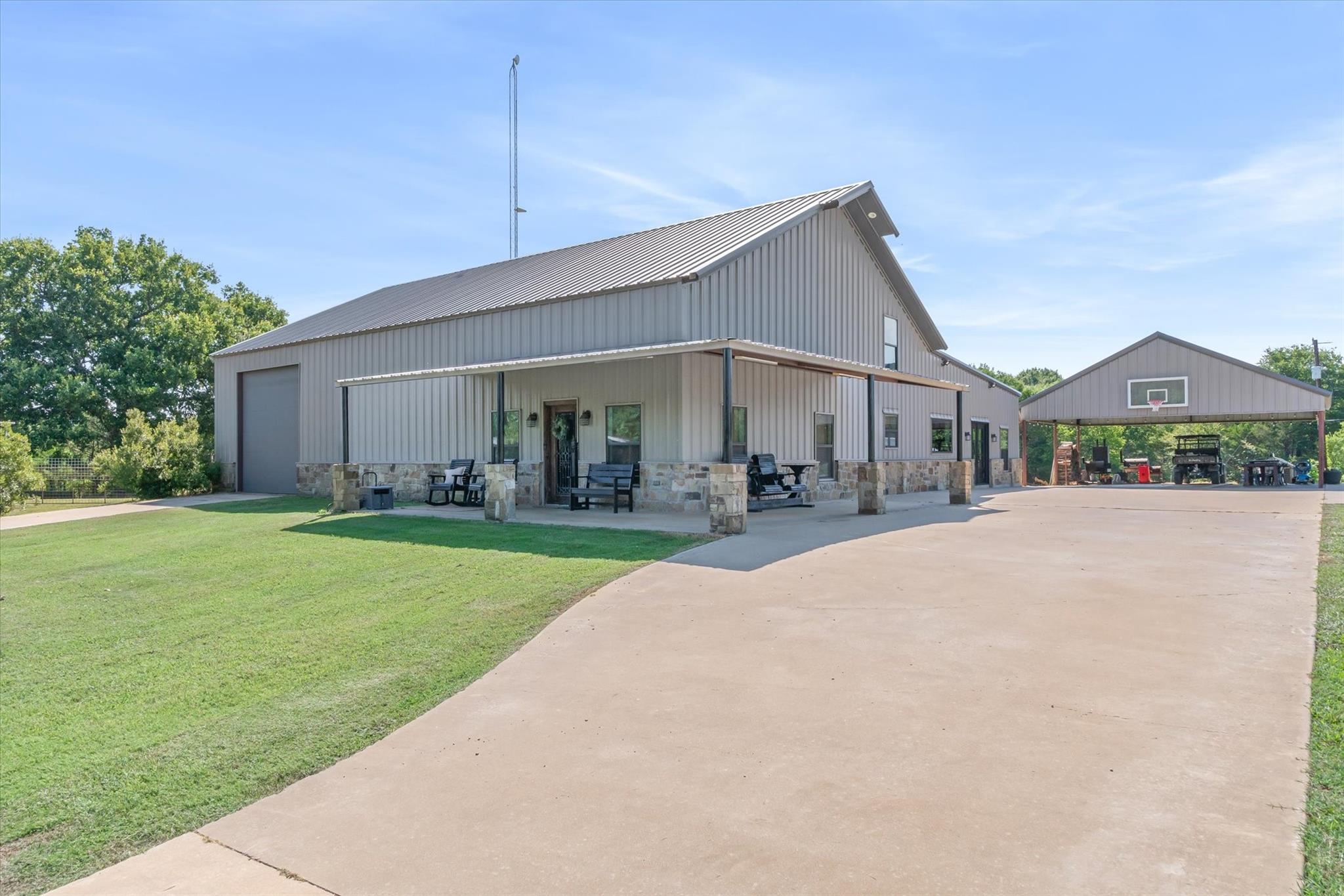 main property photo 6