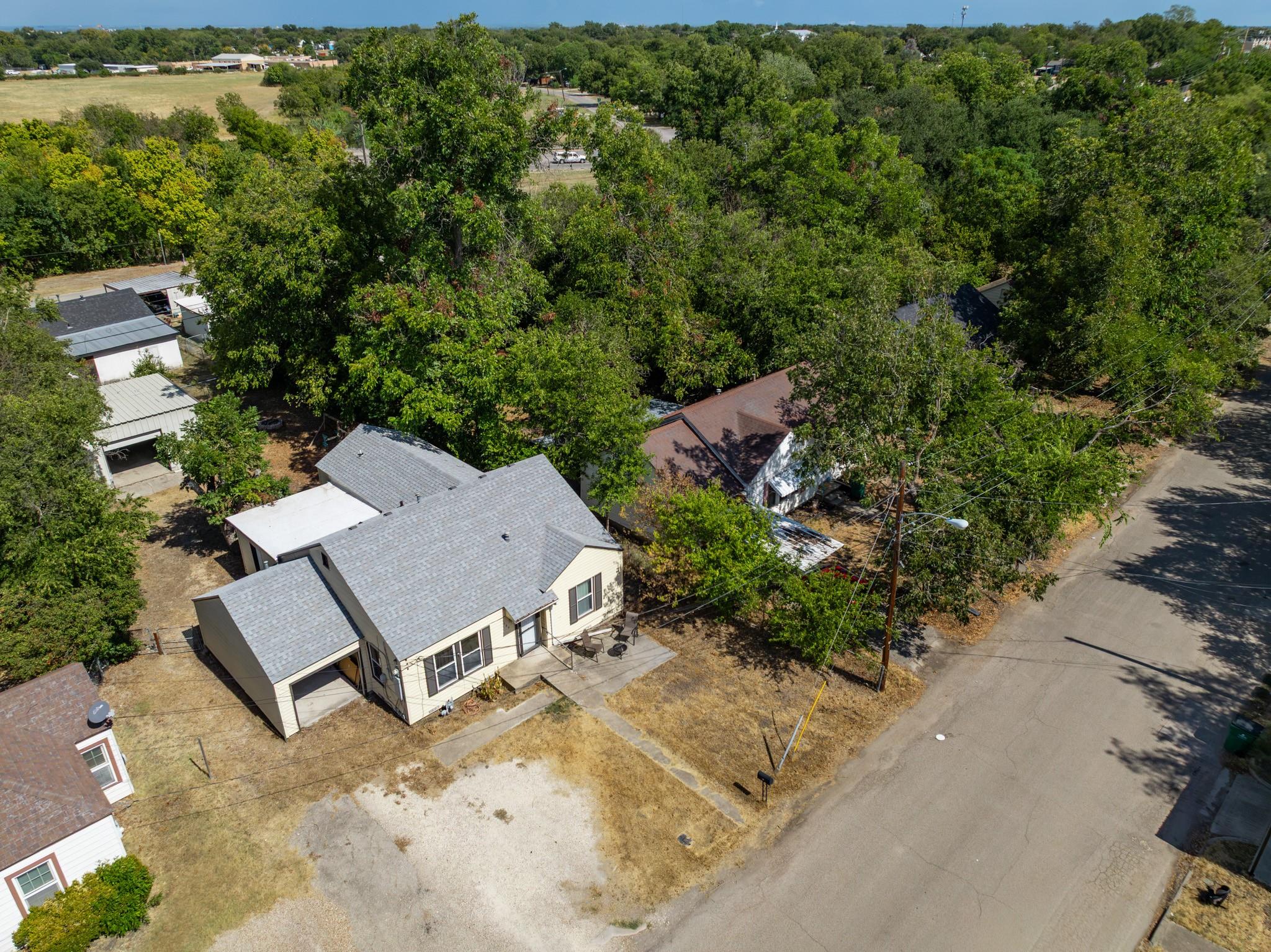 main property photo 28