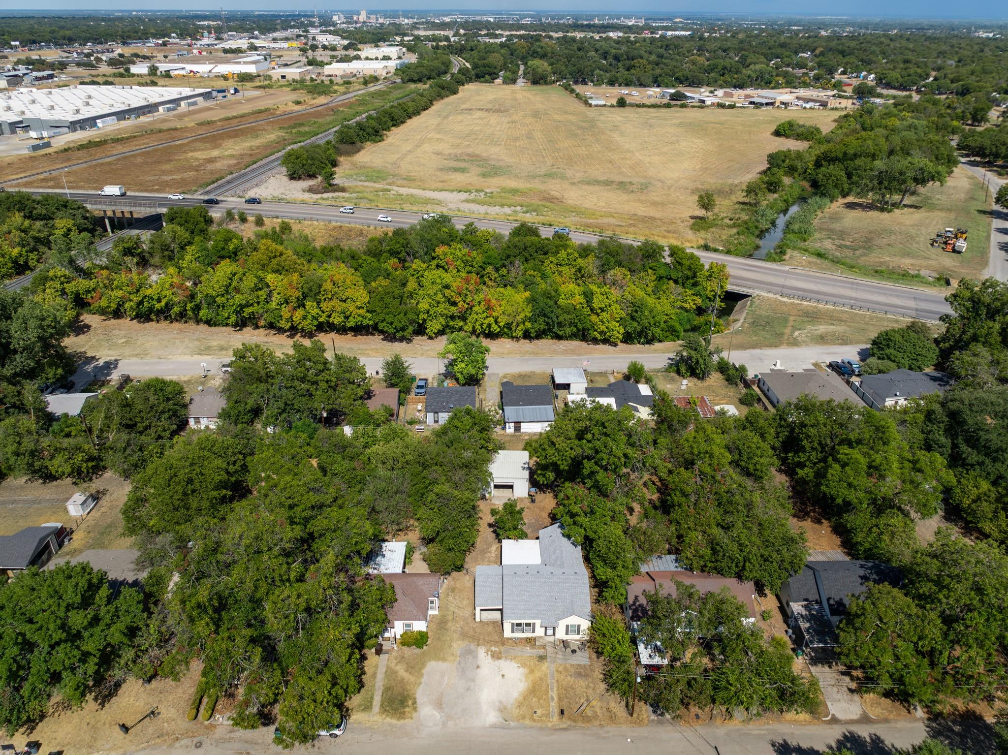 main property photo 33