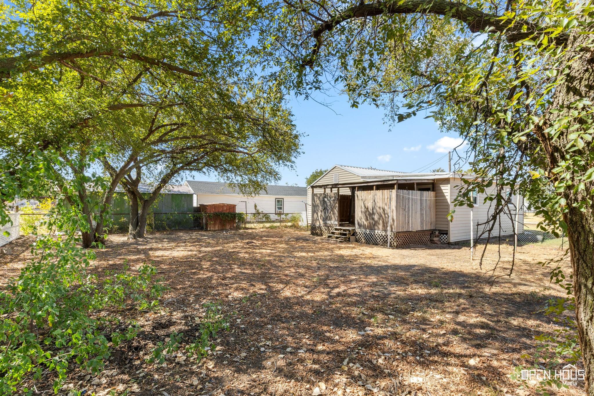 main property photo 25