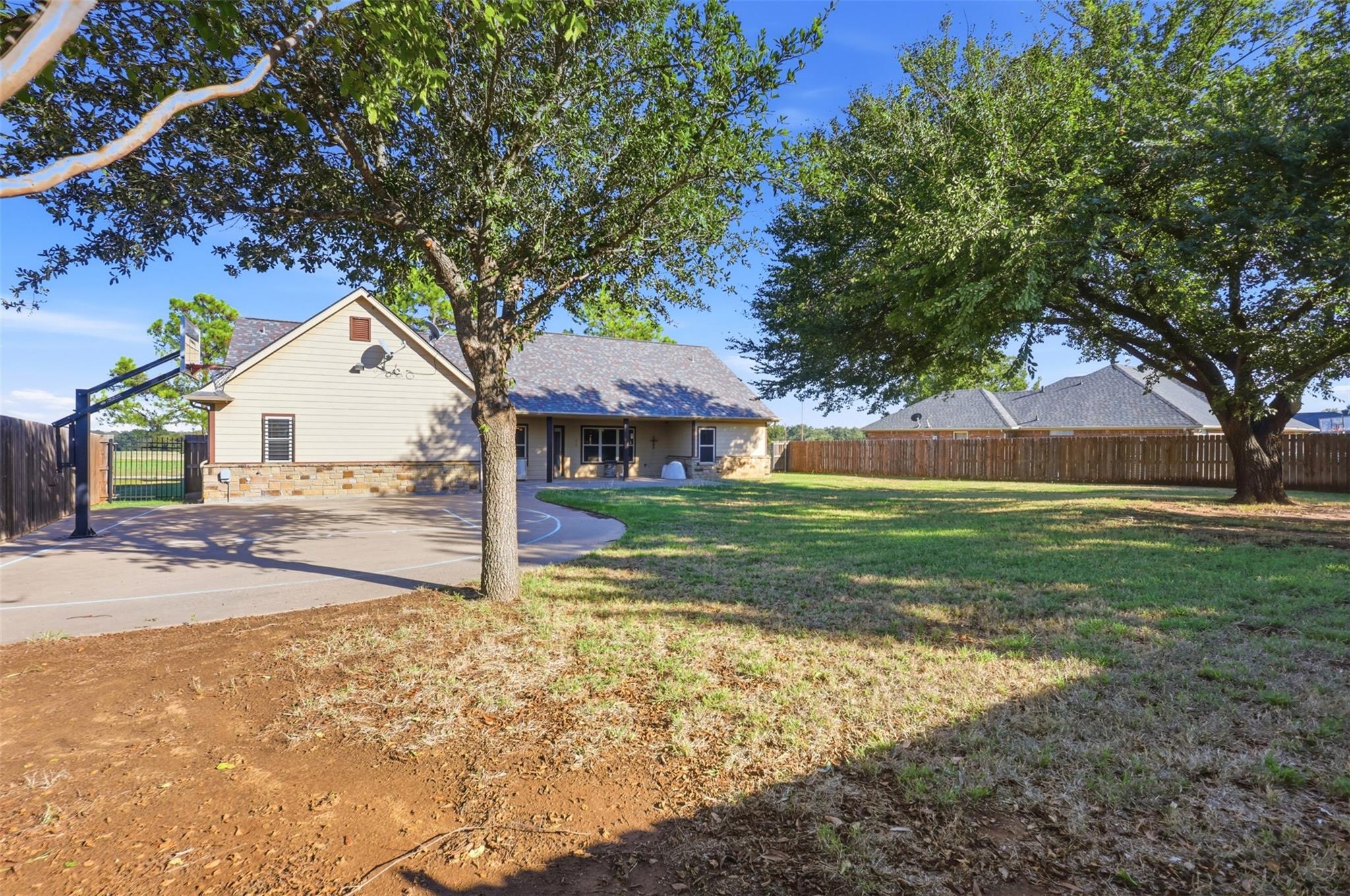 main property photo 31