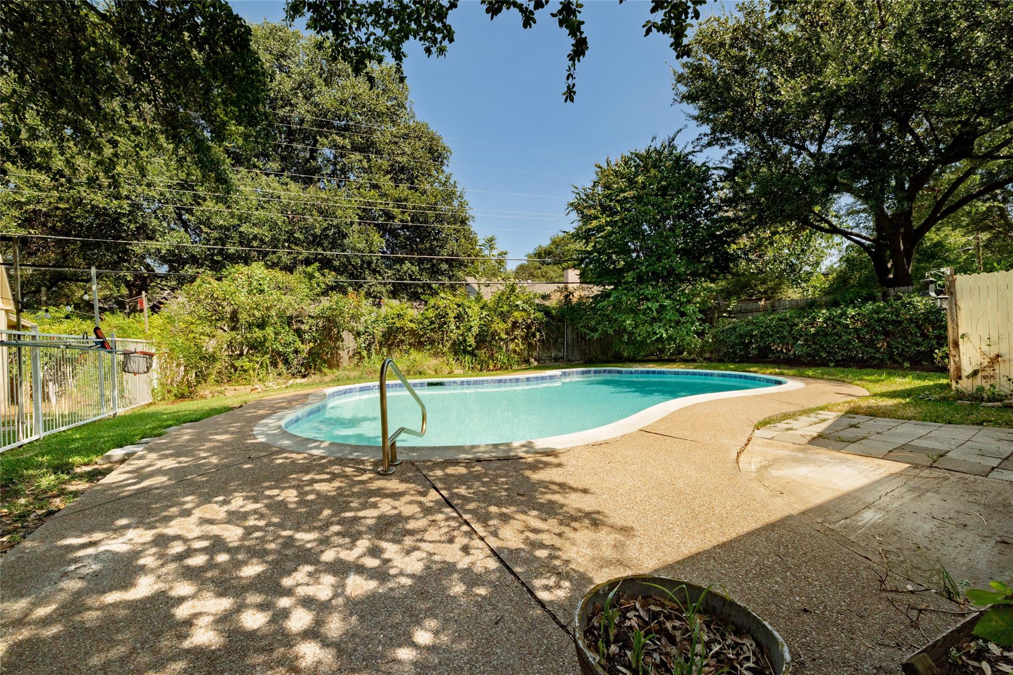 main property photo 35
