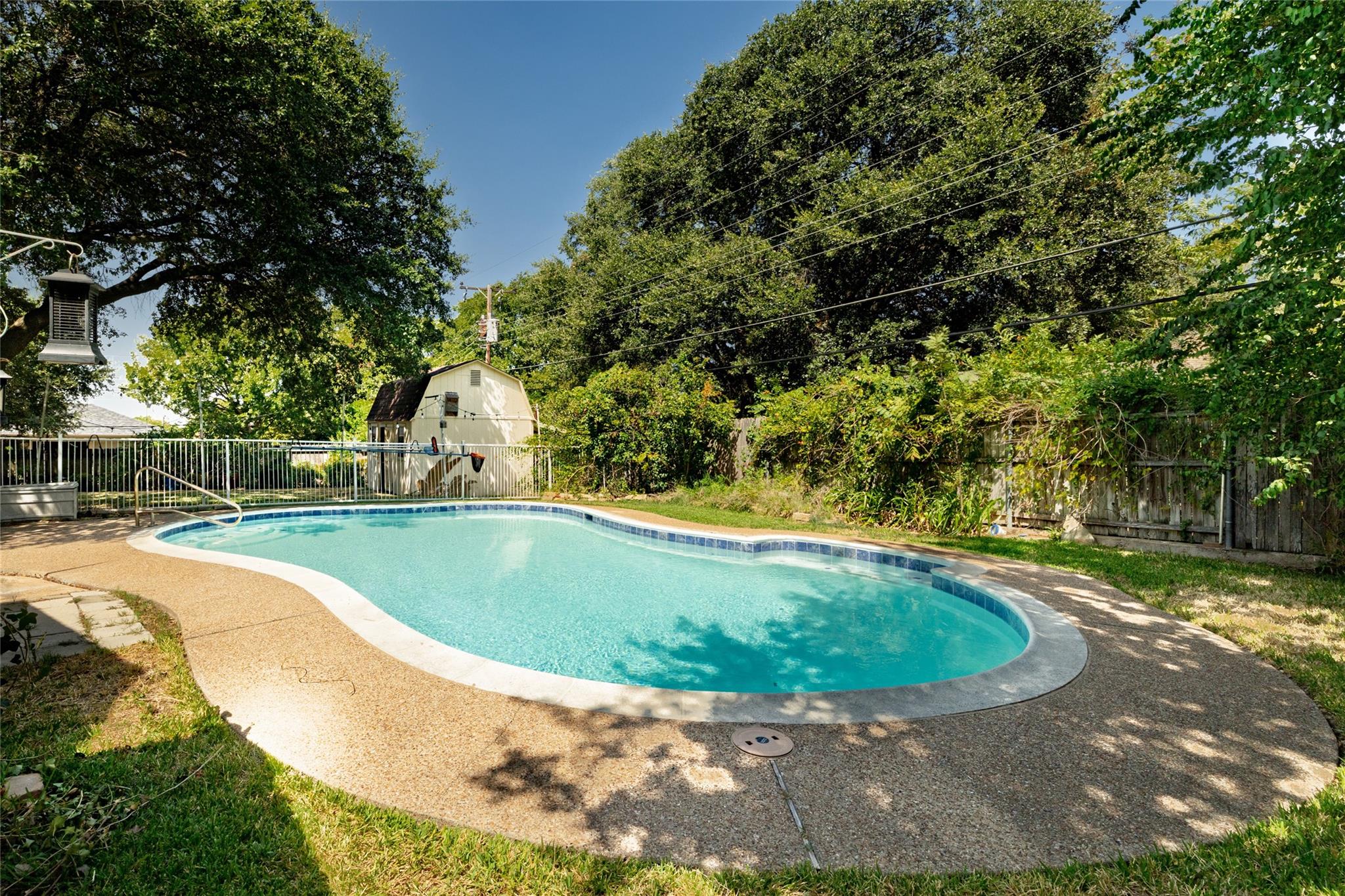 main property photo 36