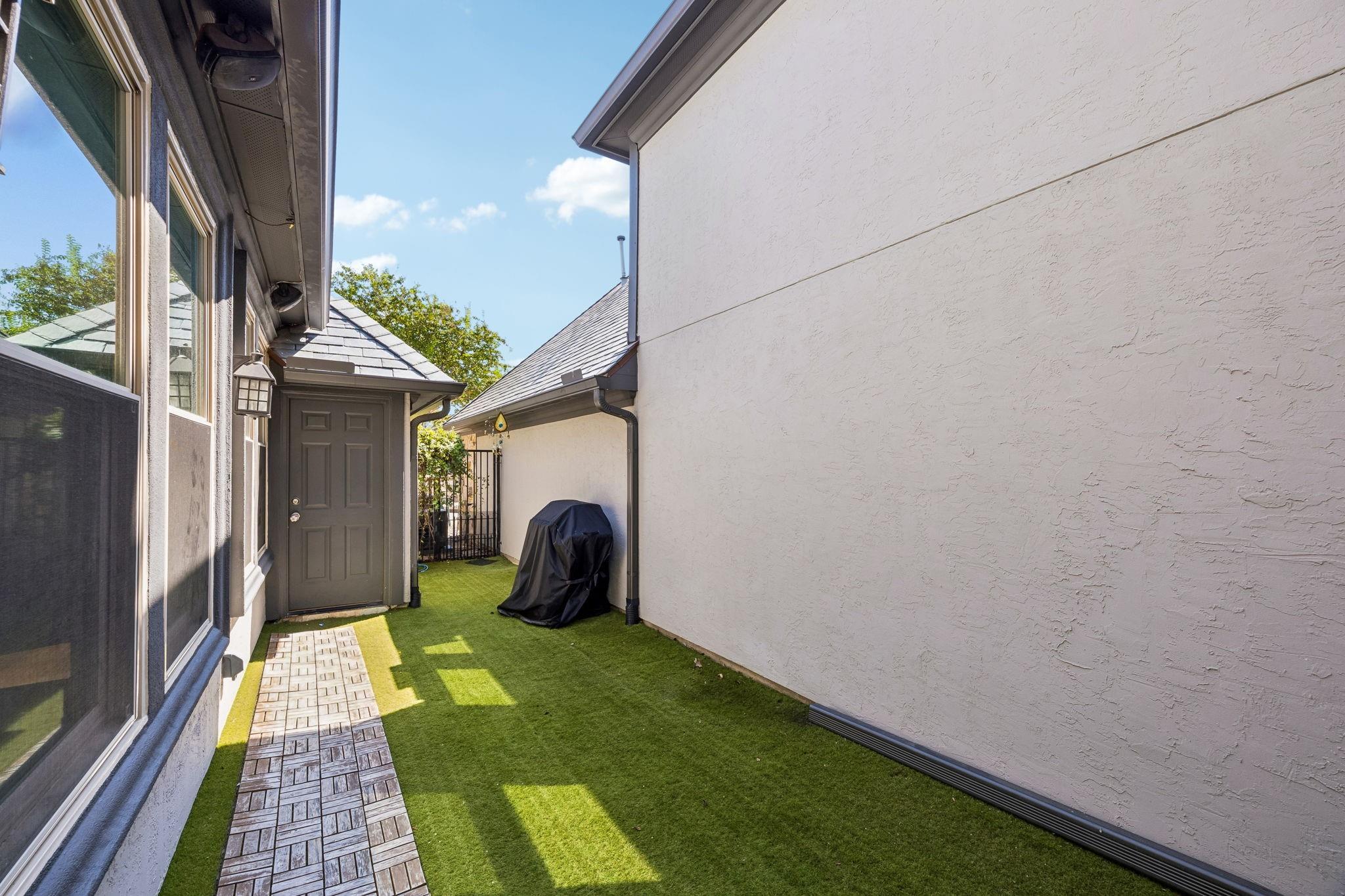 main property photo 29