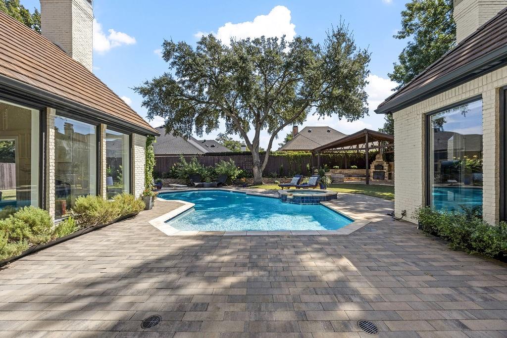 main property photo 30