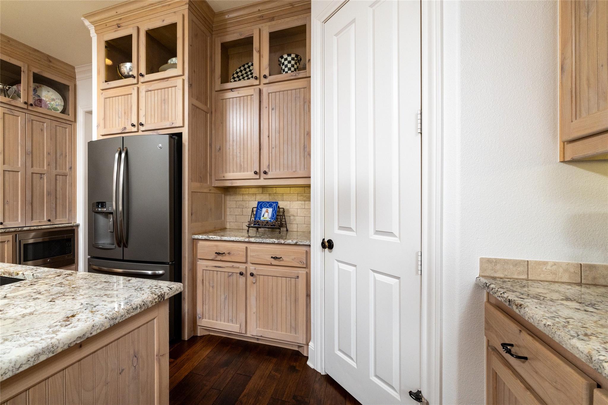 main property photo 17