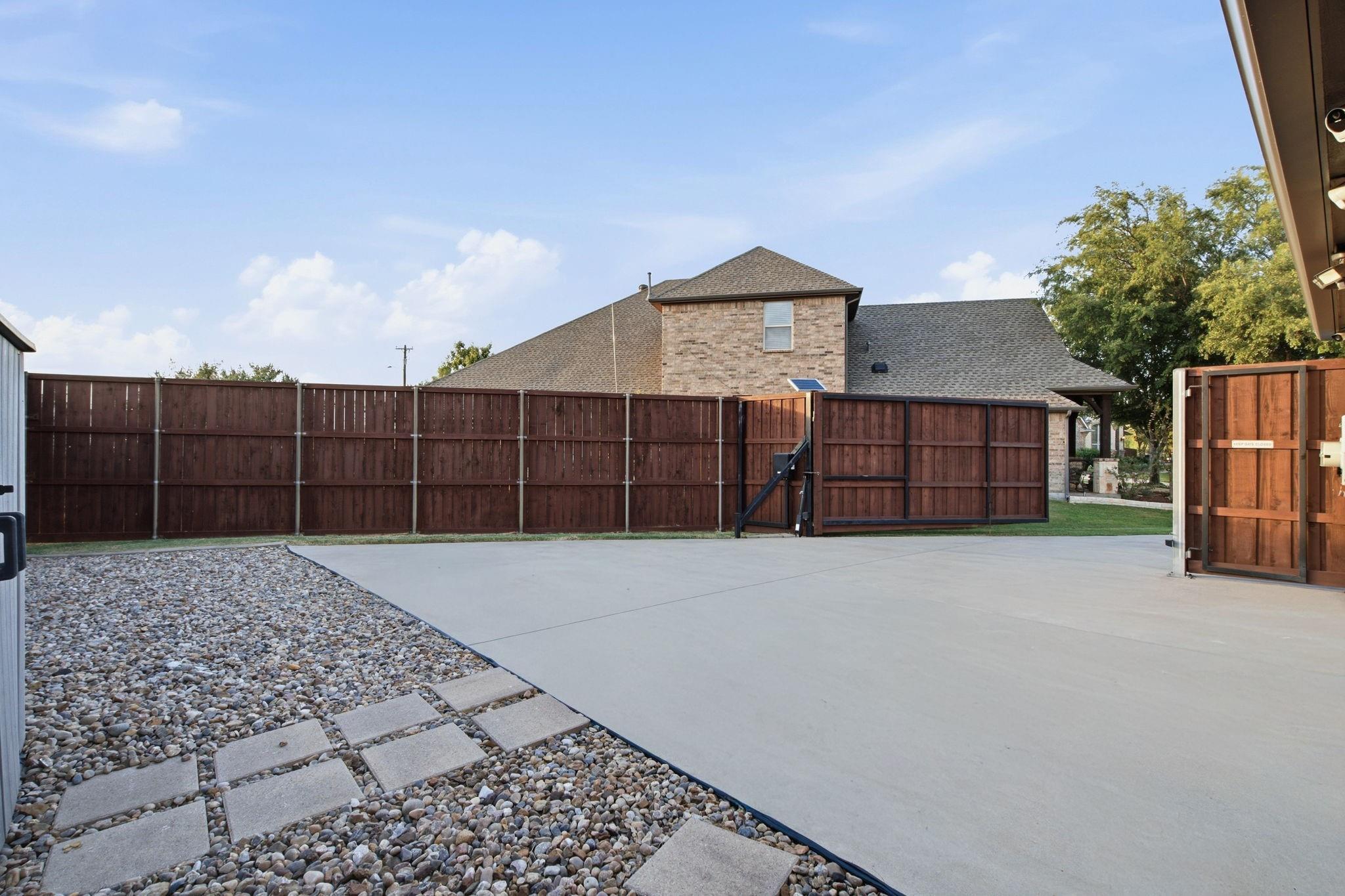 main property photo 32