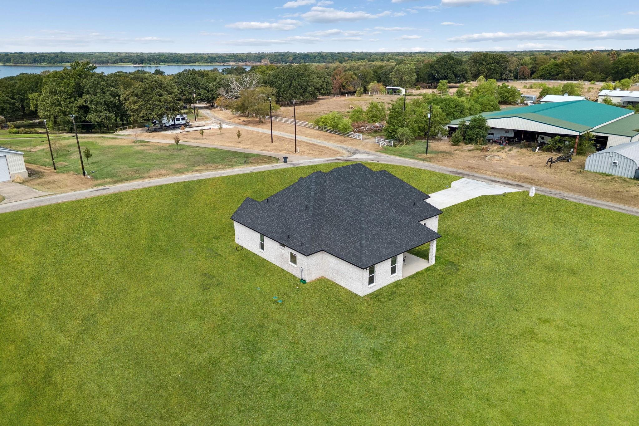 main property photo 32