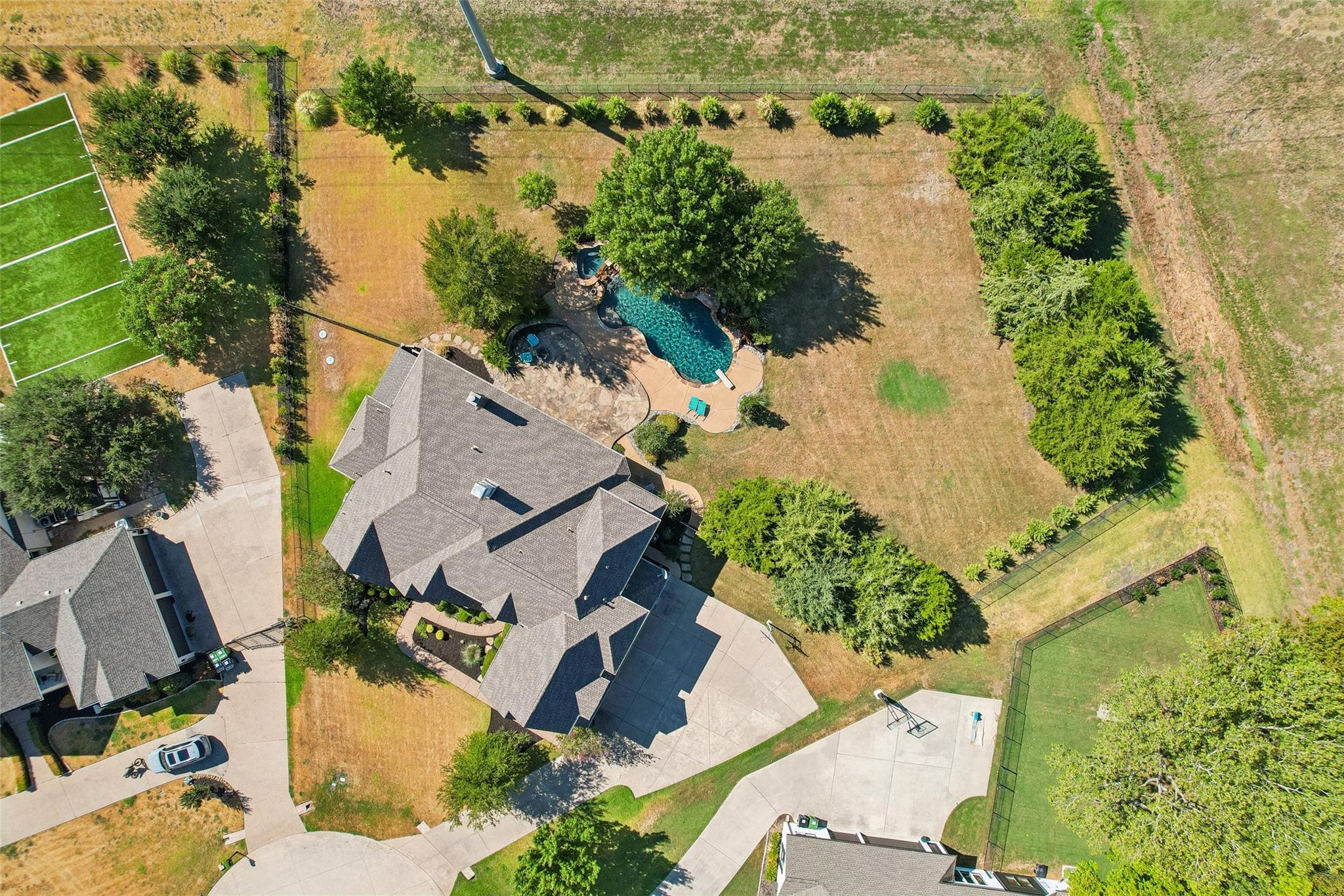 main property photo 36
