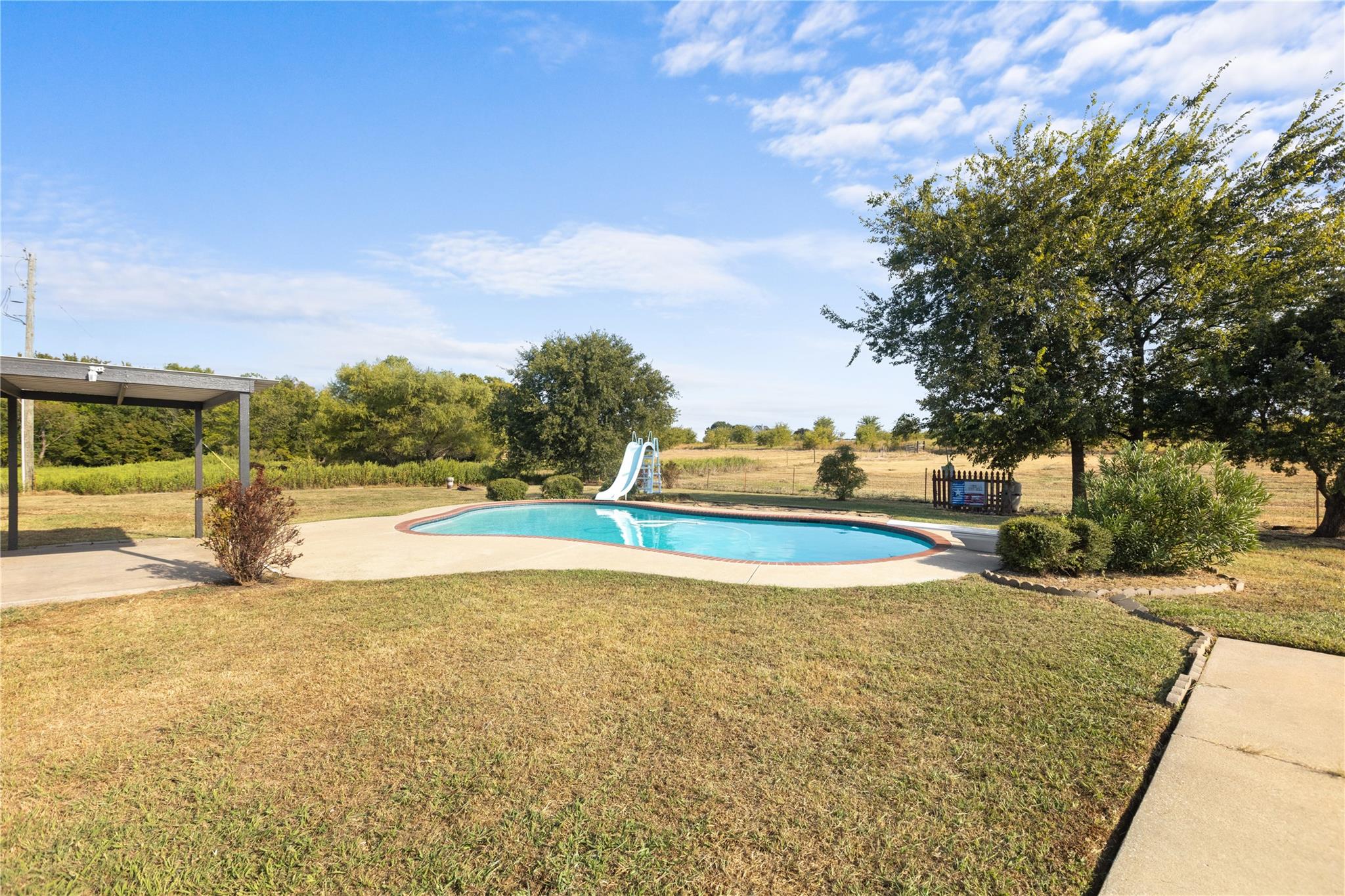 main property photo 19