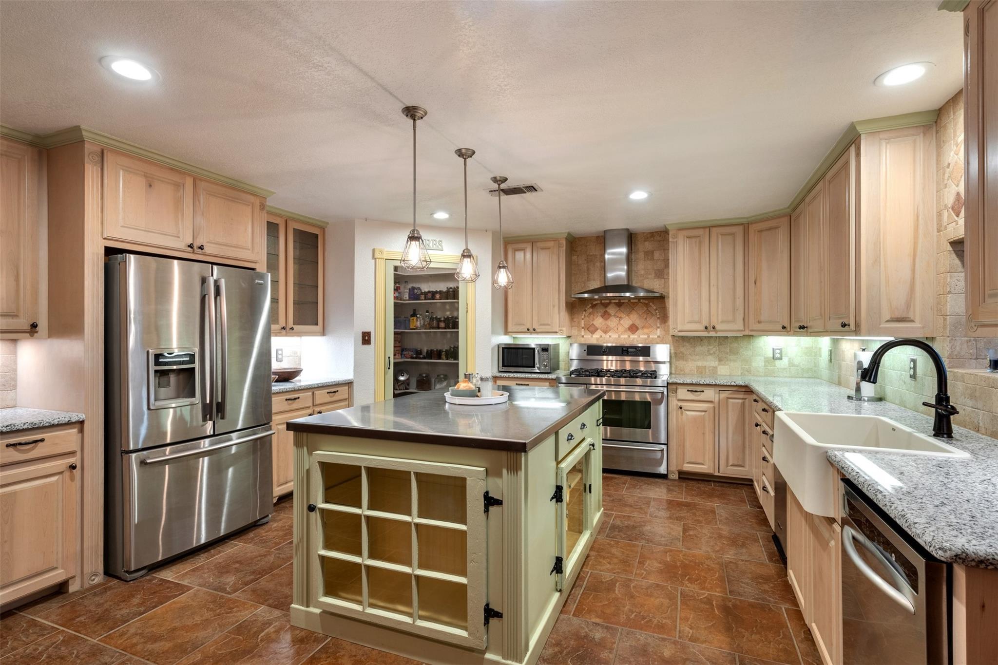 main property photo 15