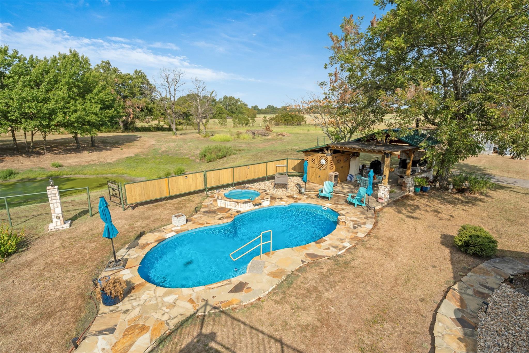 main property photo 30