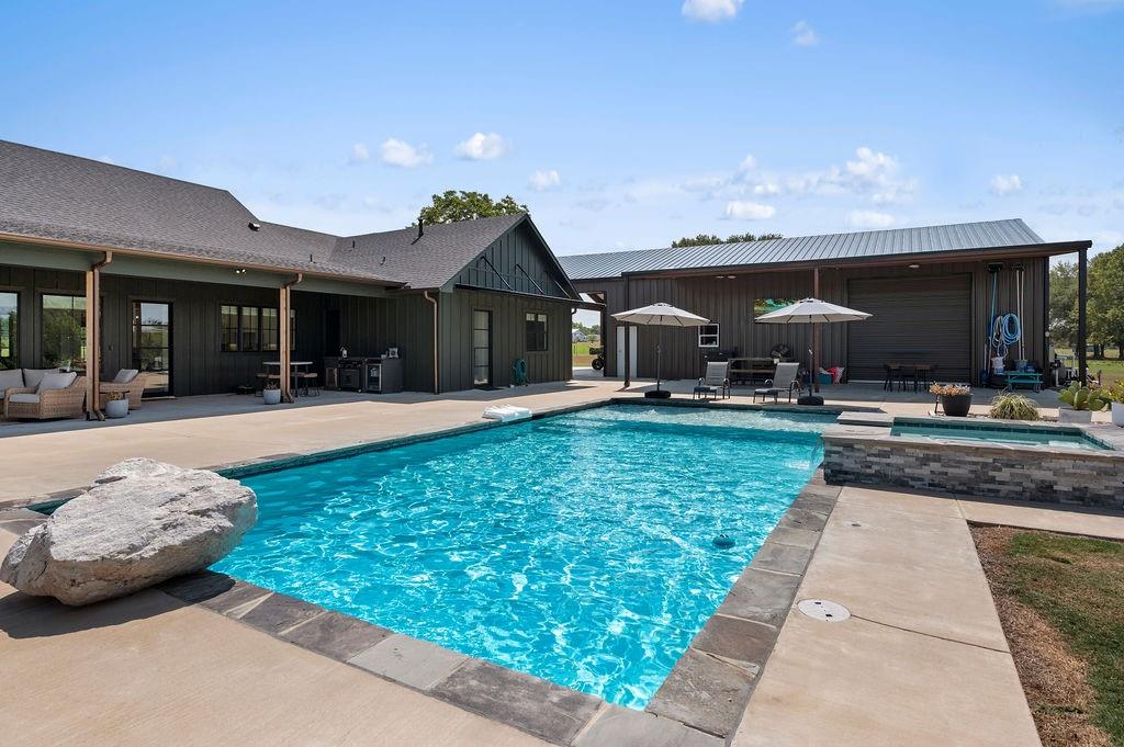 main property photo 5
