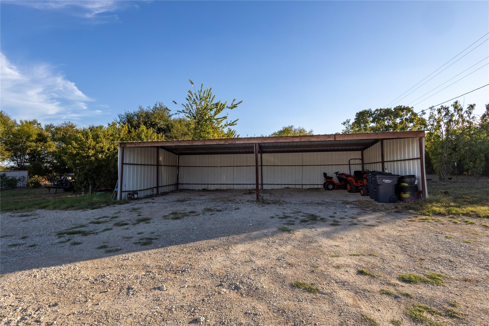 main property photo 25