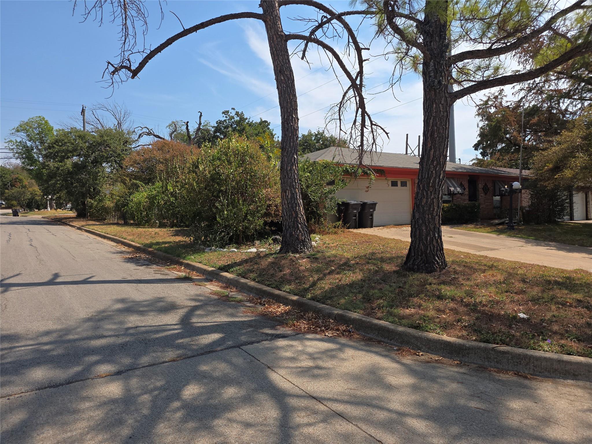 main property photo 14