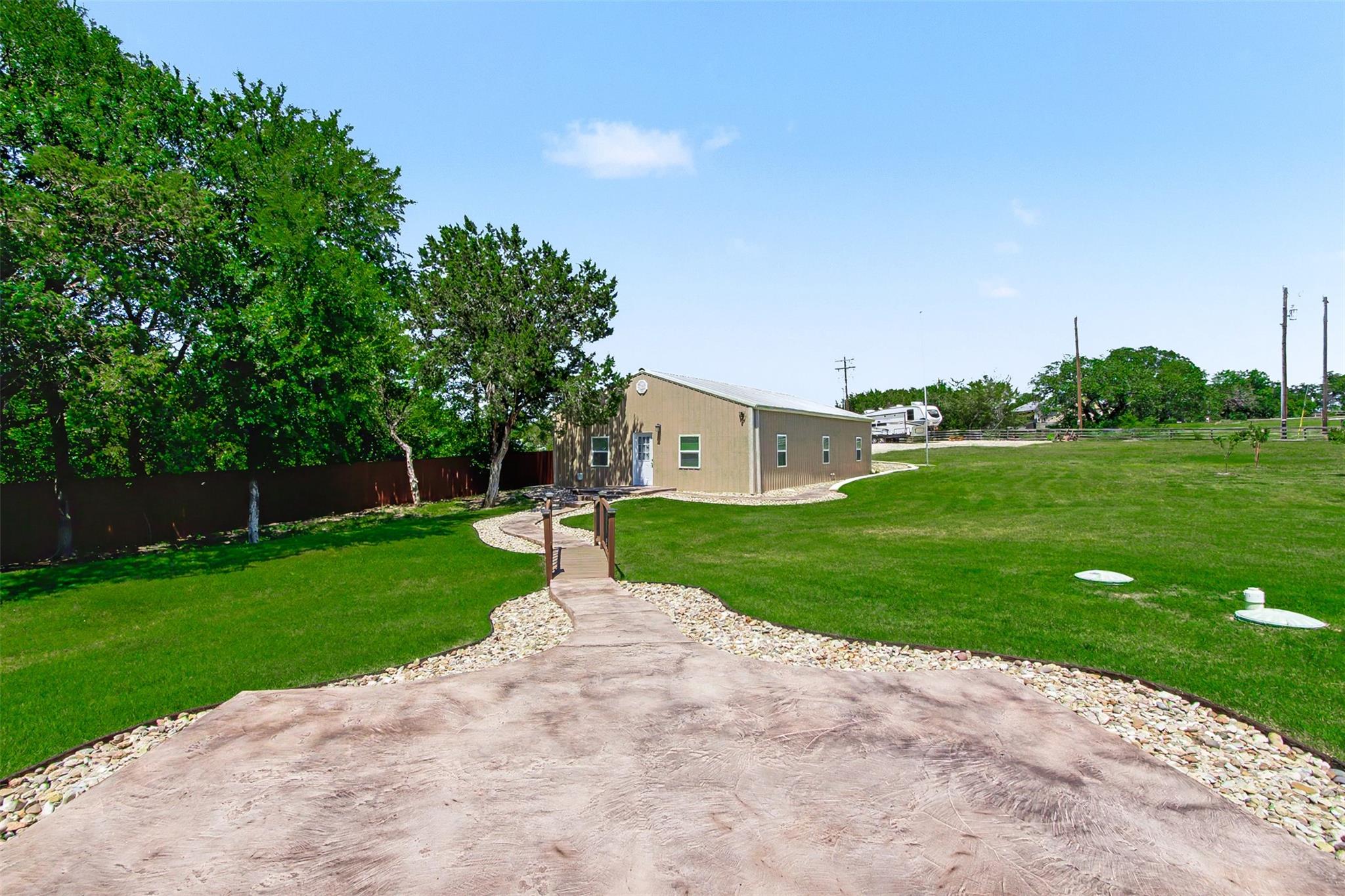 main property photo 11