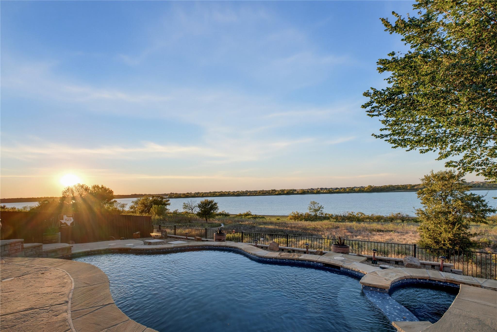 main property photo 27