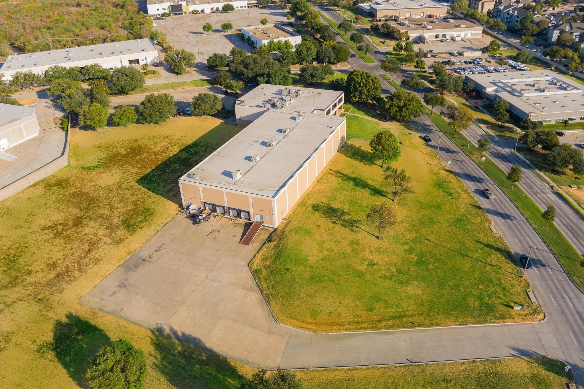 main property photo 18