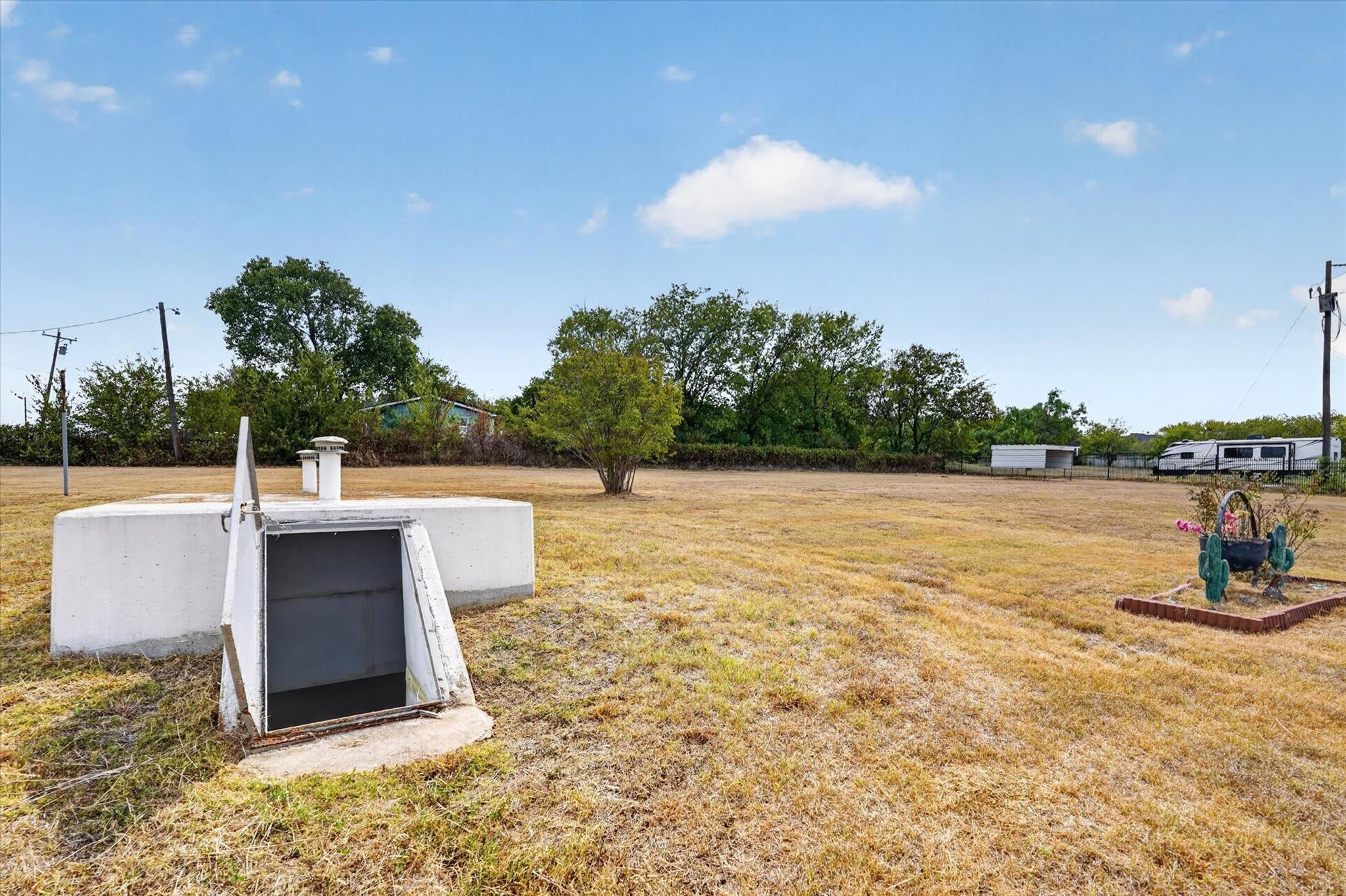 main property photo 23